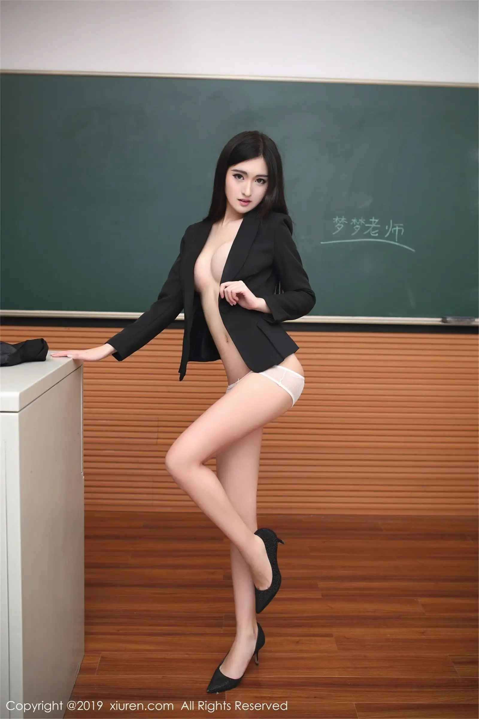 [XIUREN秀人网] 2019.05.31 NO.1480 梦梦老师性感写真 沈梦瑶