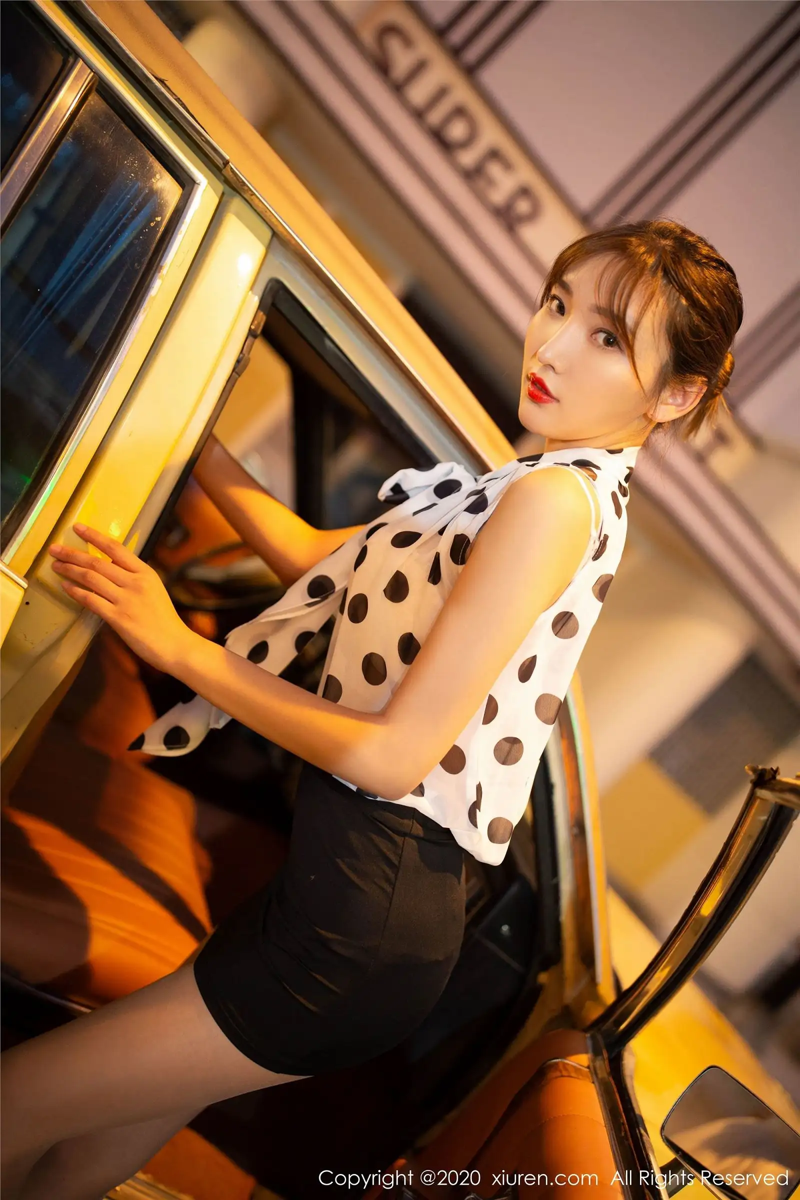 [XIUREN秀人网] 2020.05.06 NO.2222 陆萱萱