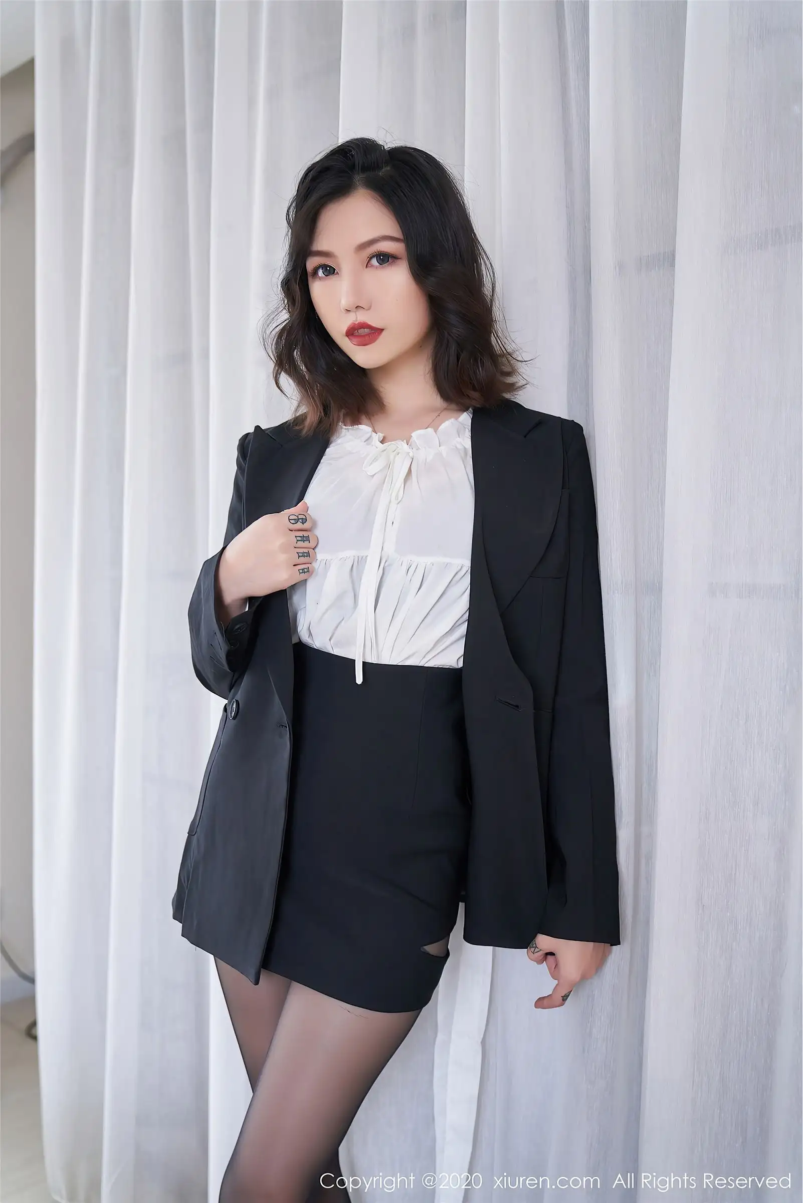 [XIUREN秀人网] 2020.10.29 NO.2711 舌尖上的菊花Ace