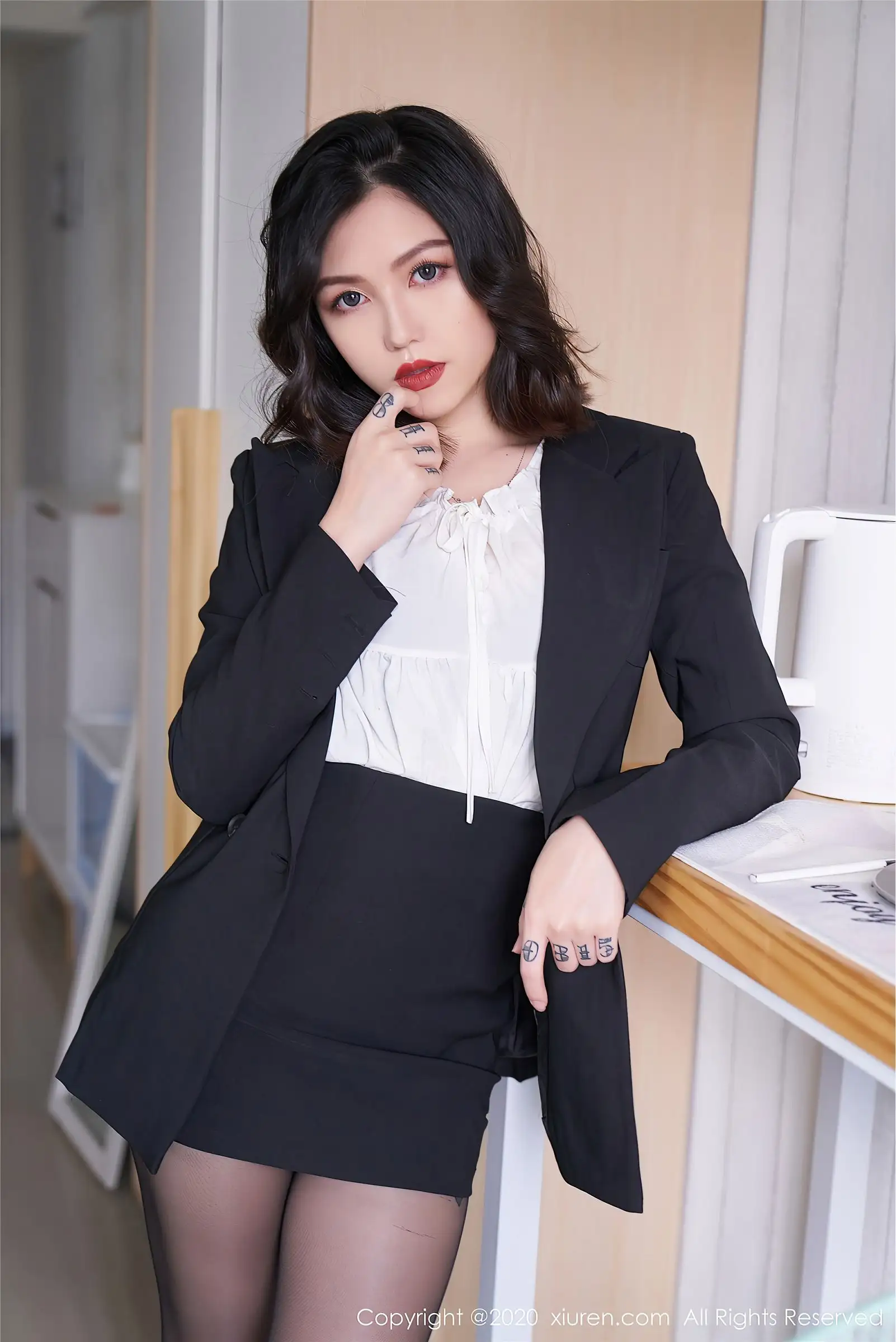 [XIUREN秀人网] 2020.10.29 NO.2711 舌尖上的菊花Ace