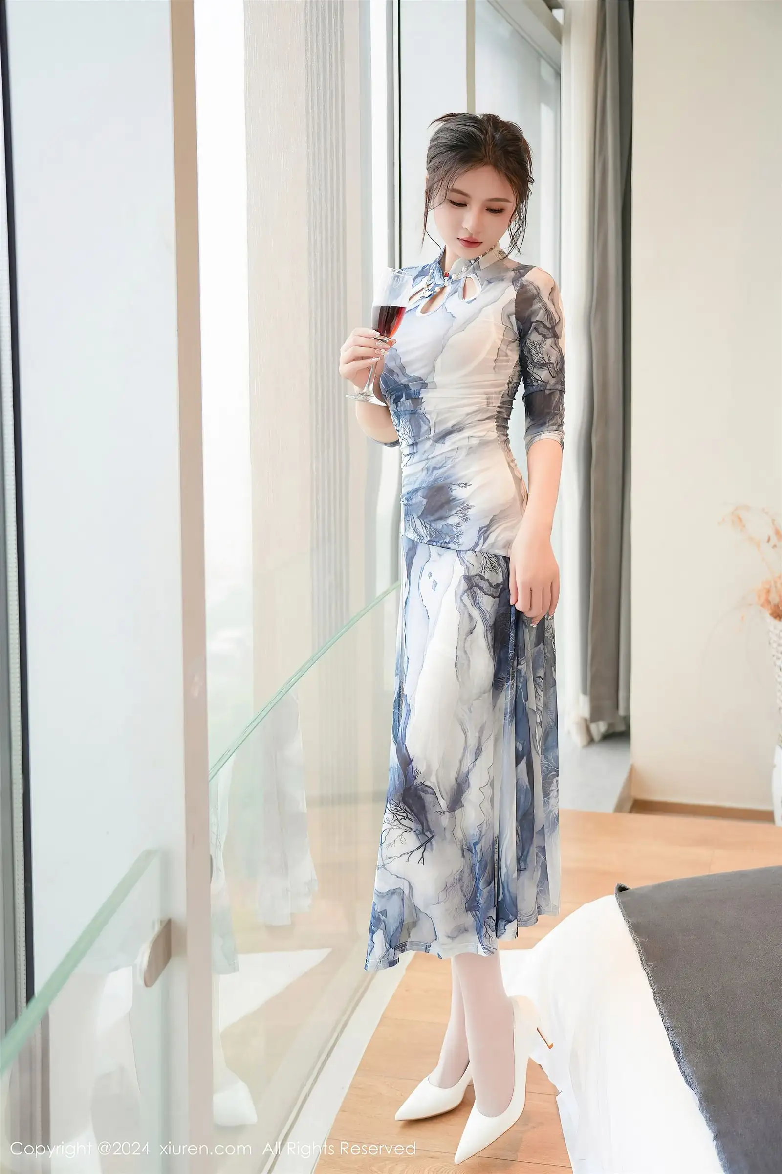 [XIUREN秀人网] 2024.05.23 NO.8587 Emily尹菲