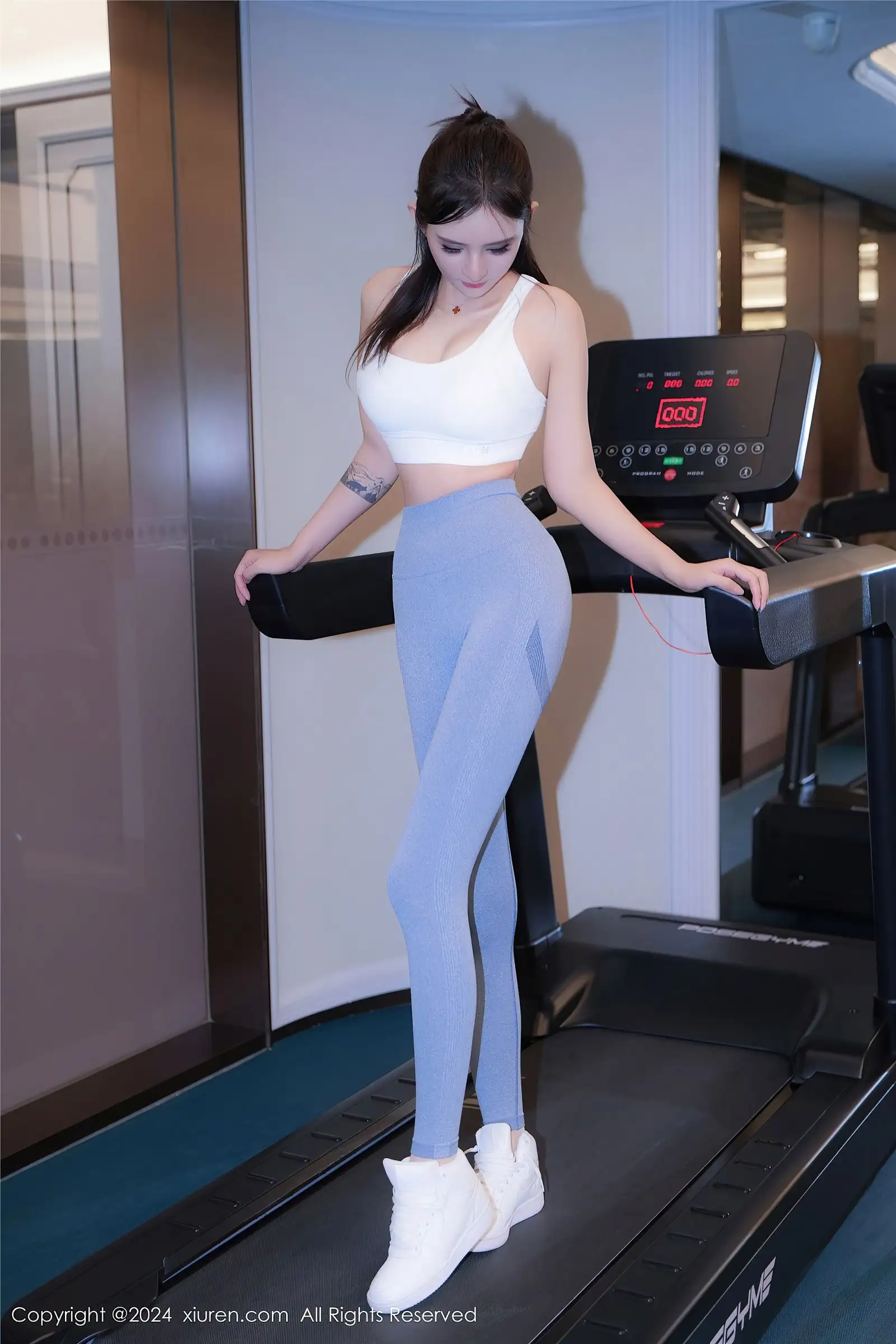 [XIUREN秀人网] 2024.11.07 NO.9407 Emily尹菲