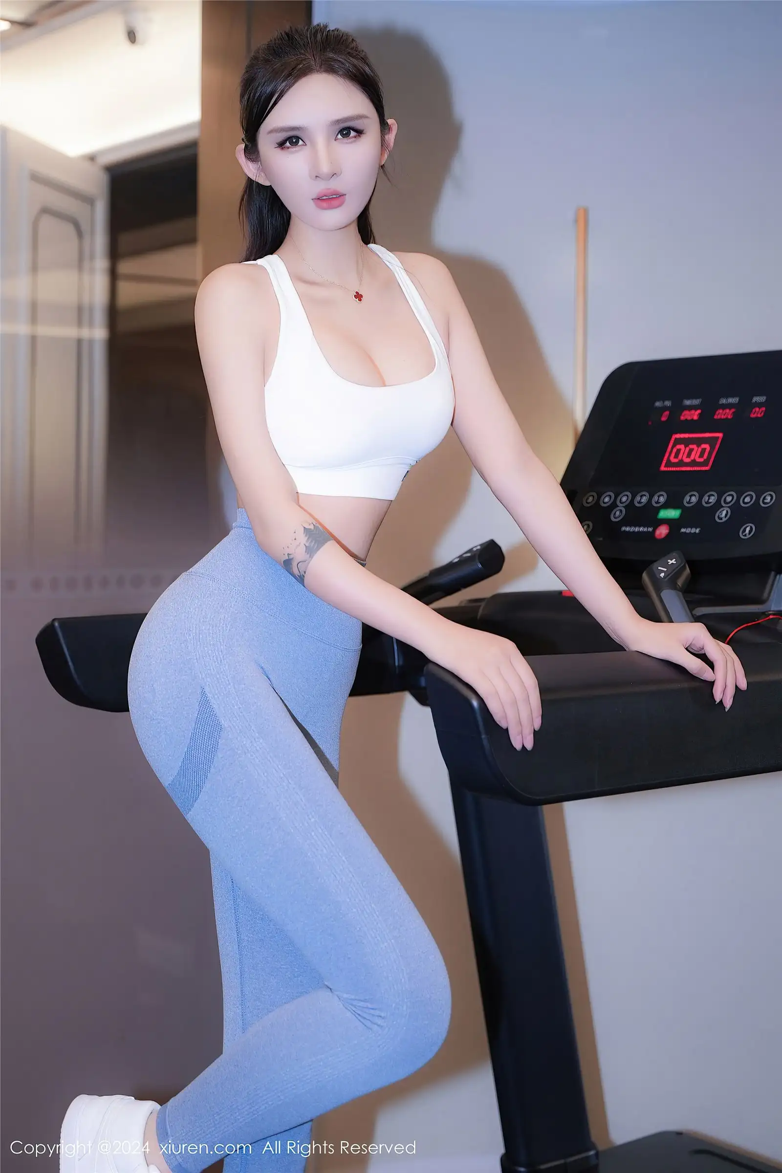 [XIUREN秀人网] 2024.11.07 NO.9407 Emily尹菲