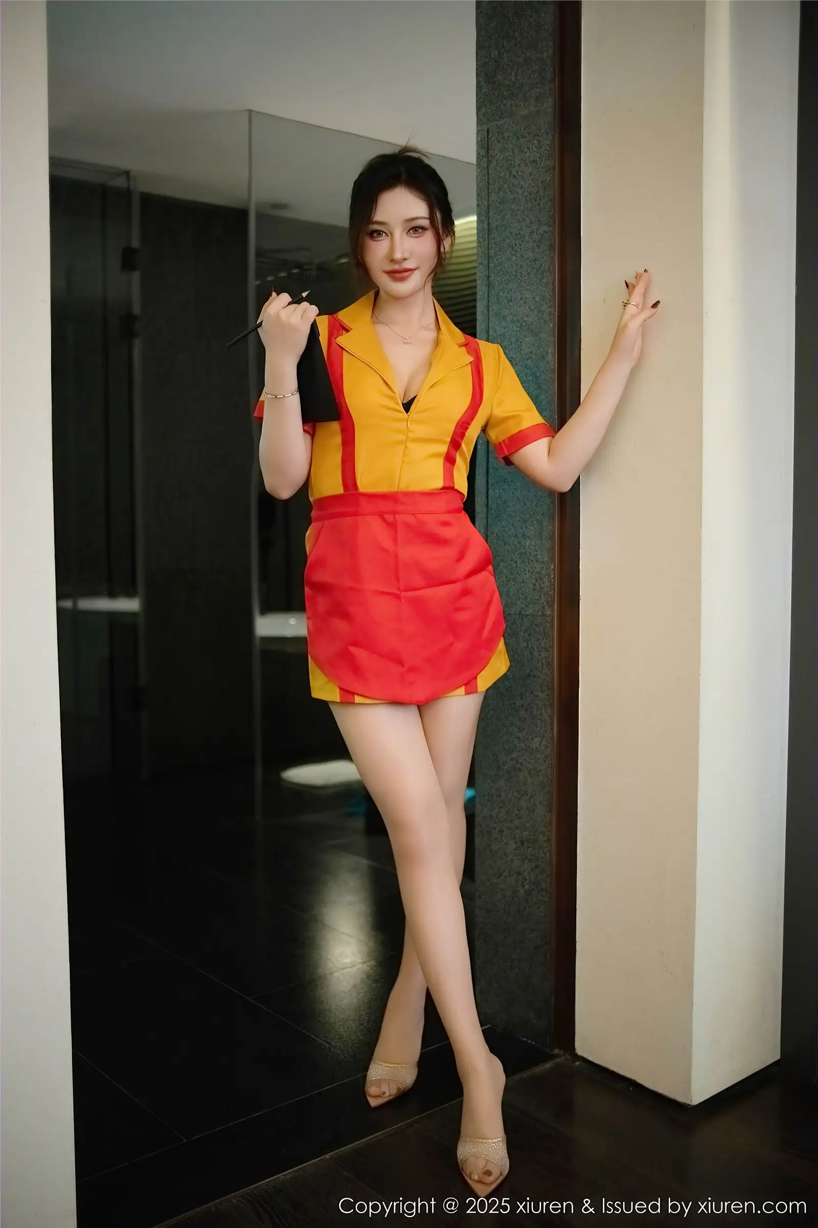 [XIUREN秀人网] 2025.01.02 NO.9695 蕾蕾醒了没