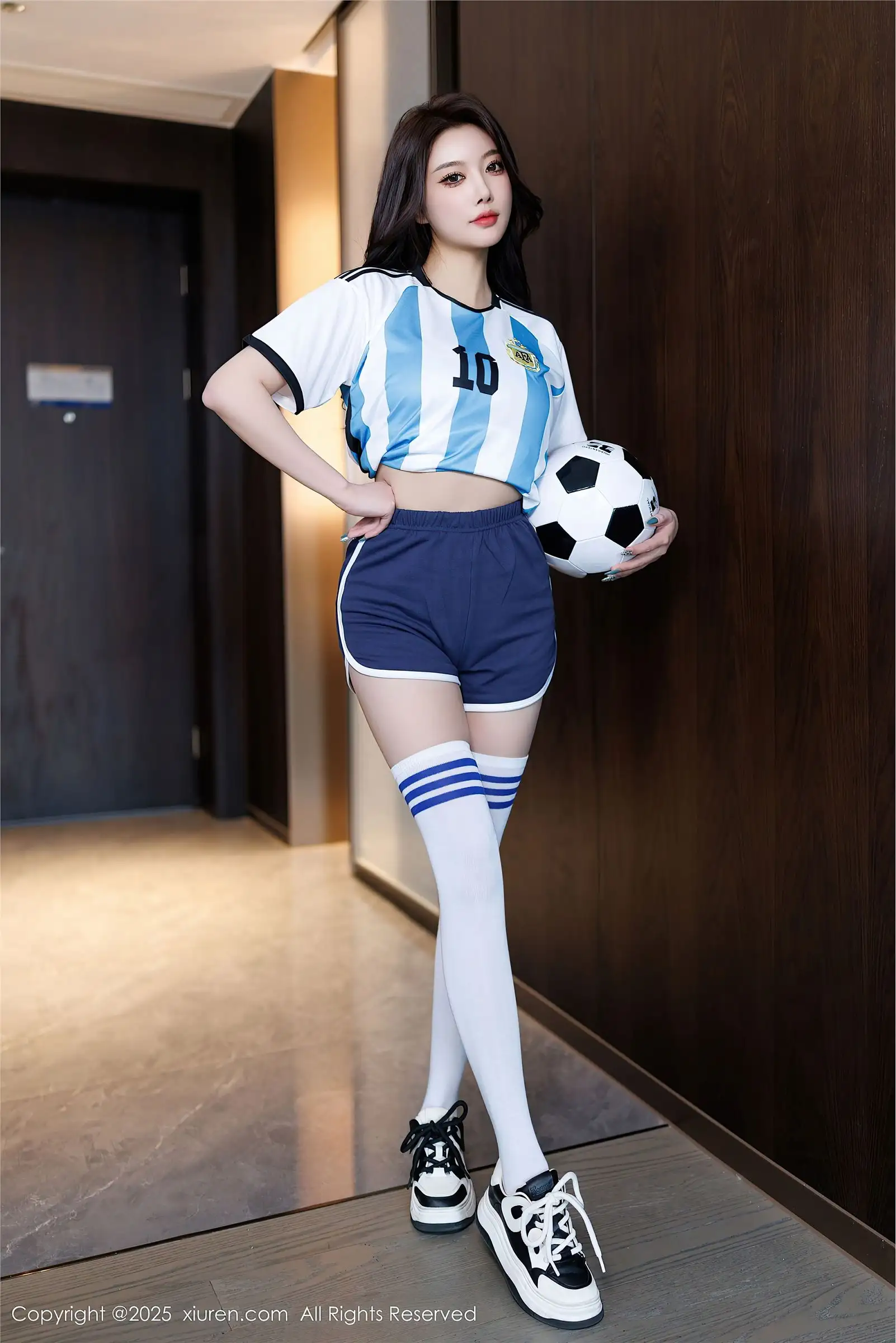 [XIUREN秀人网] 2025.01.03 NO.9706 杨晨晨Yome