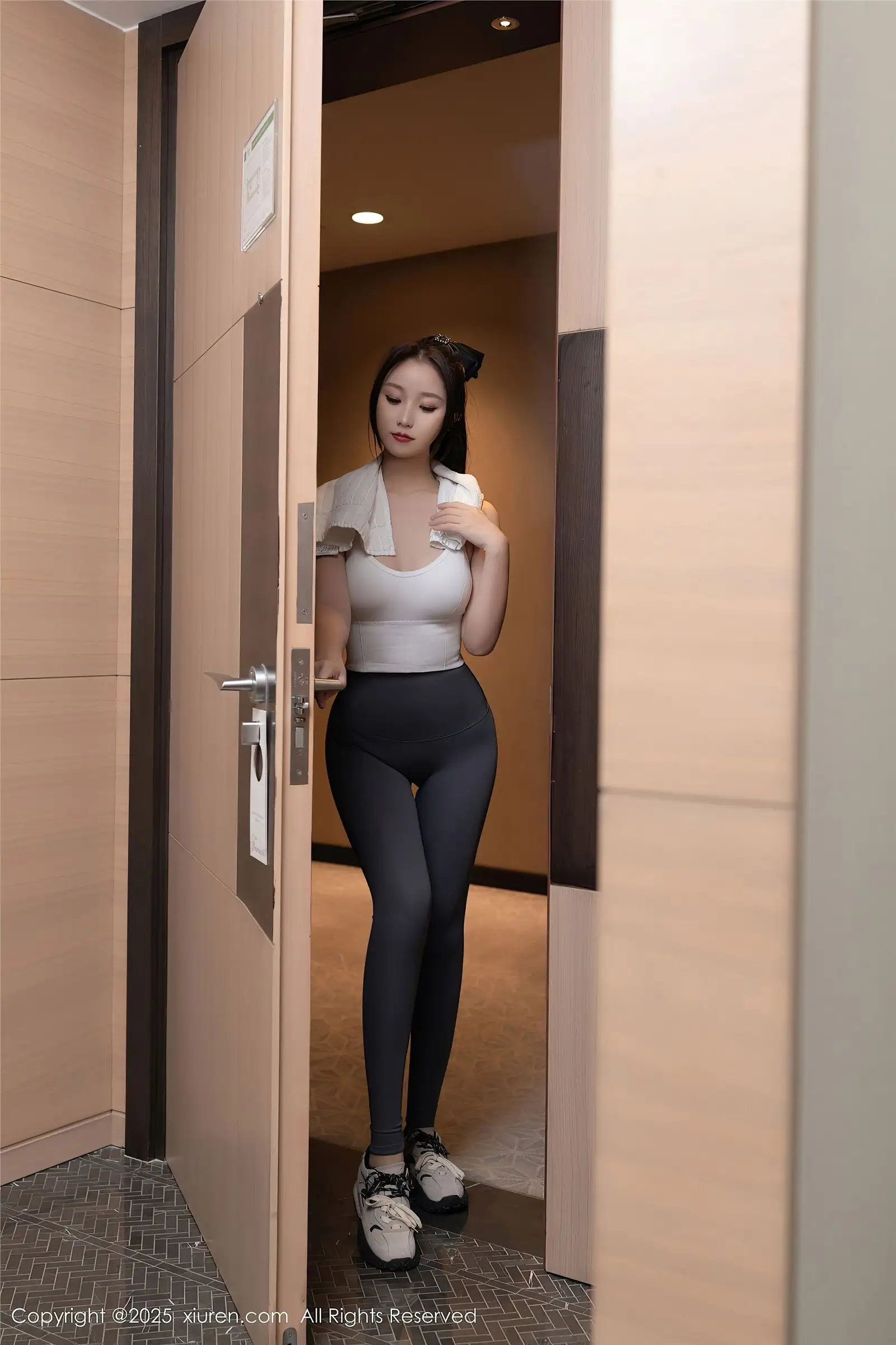 [XIUREN秀人网] 2025.03.19 NO.10042 杏子Yada