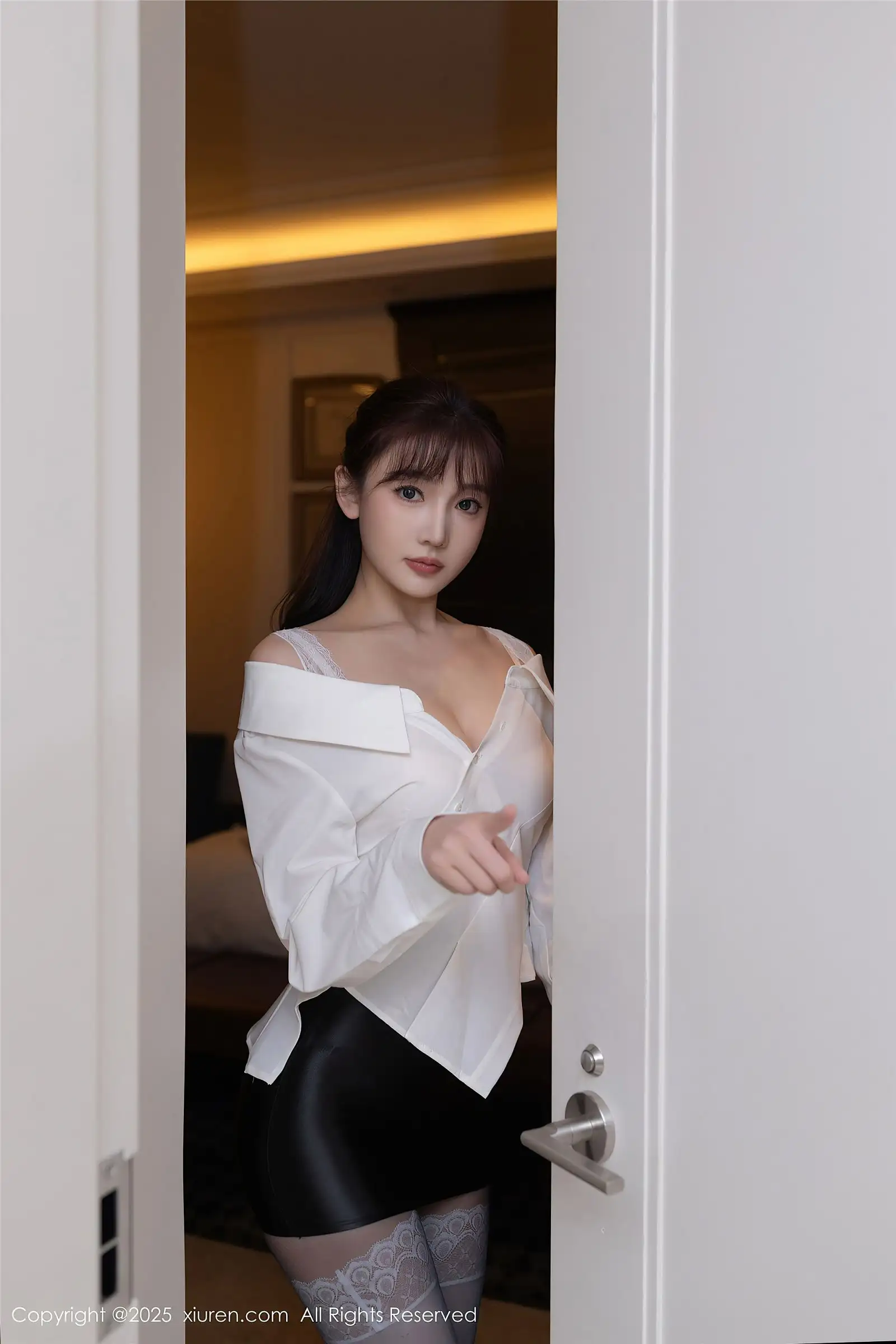 [XIUREN秀人网] 2025.04.17 NO.10166 陆萱萱