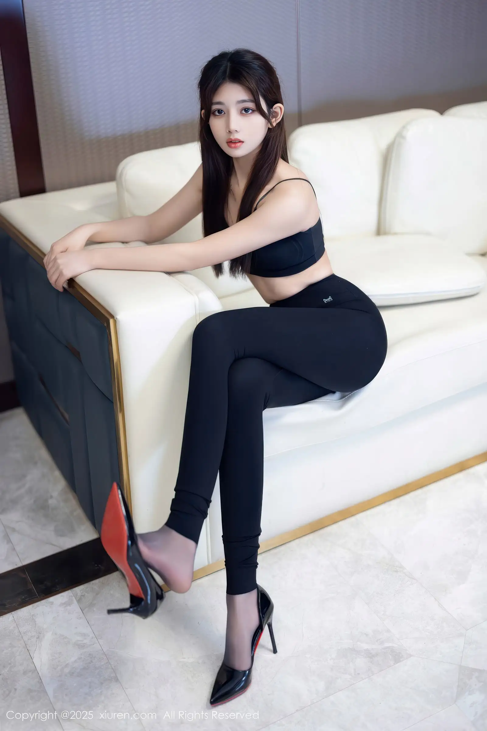 [XIUREN秀人网] 2025.11.21 NO.11015 姜冉冉_Renee