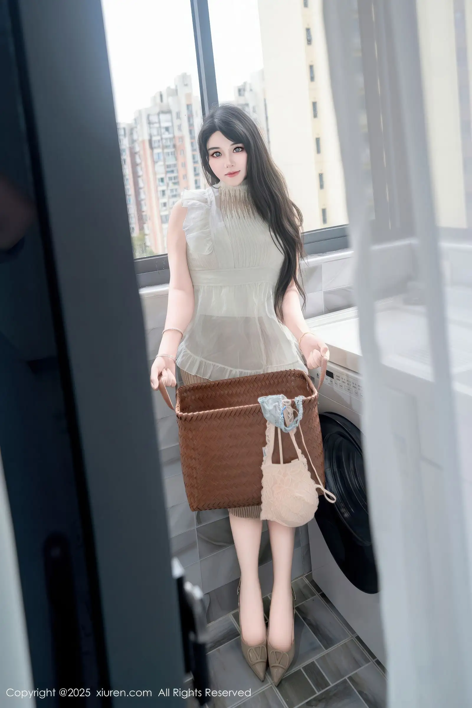 [XIUREN秀人网] 2025.11.20 NO.11010 汐汐爱吃草莓