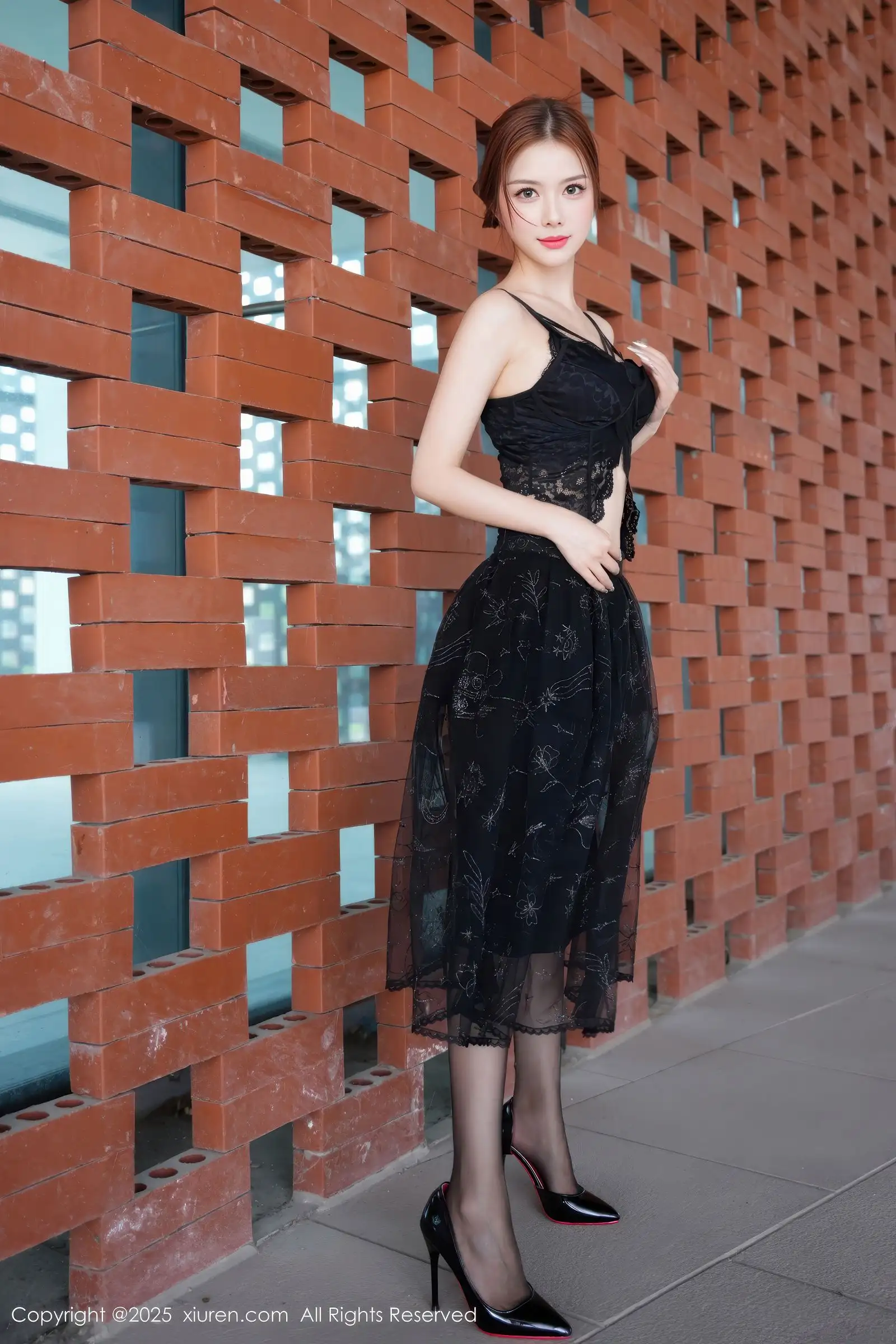 [XIUREN秀人网] 2025.11.21 NO.11016 白芷yy