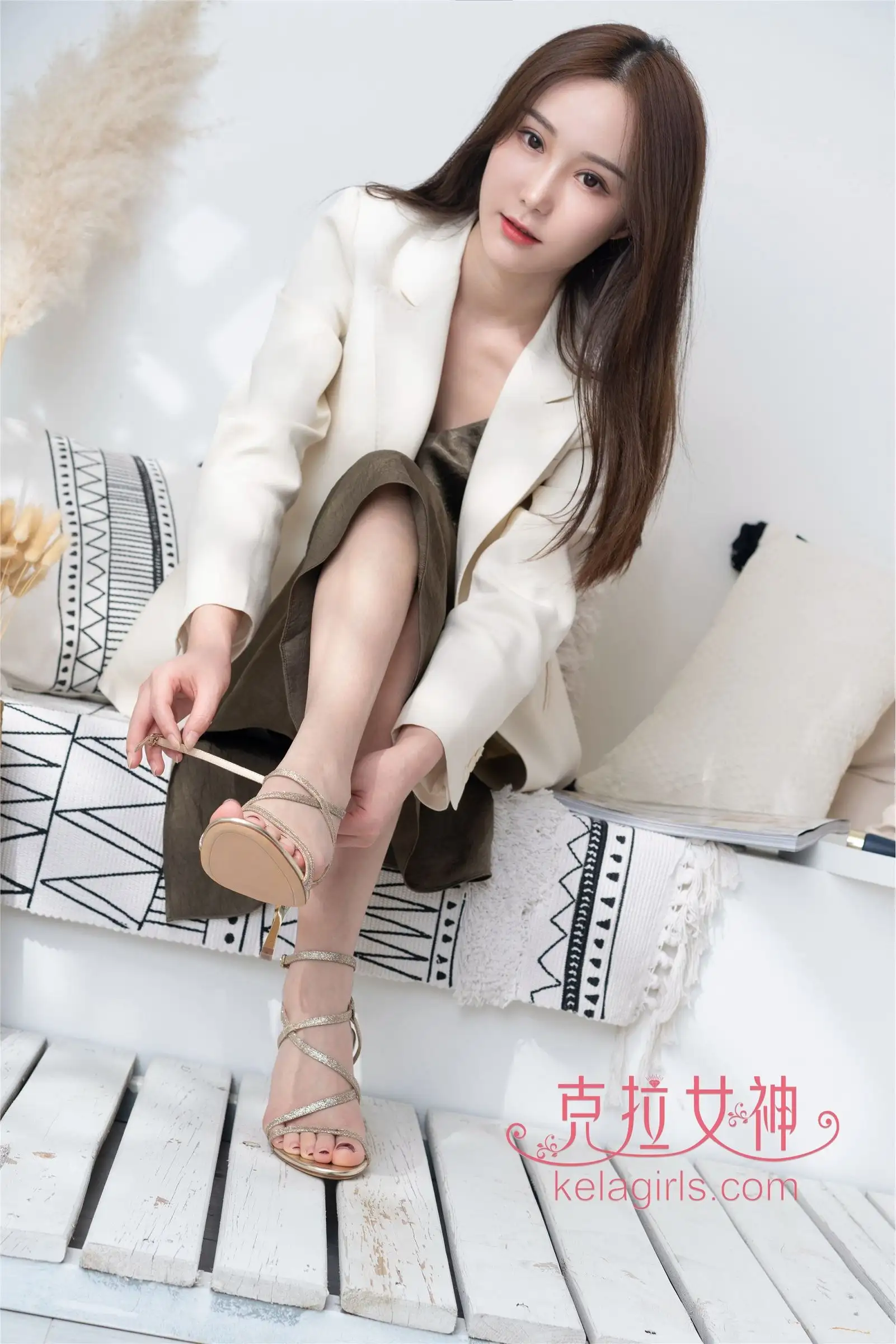 [KeLaGirls克拉女神] 2020.05.20《小脚与西服》小芙