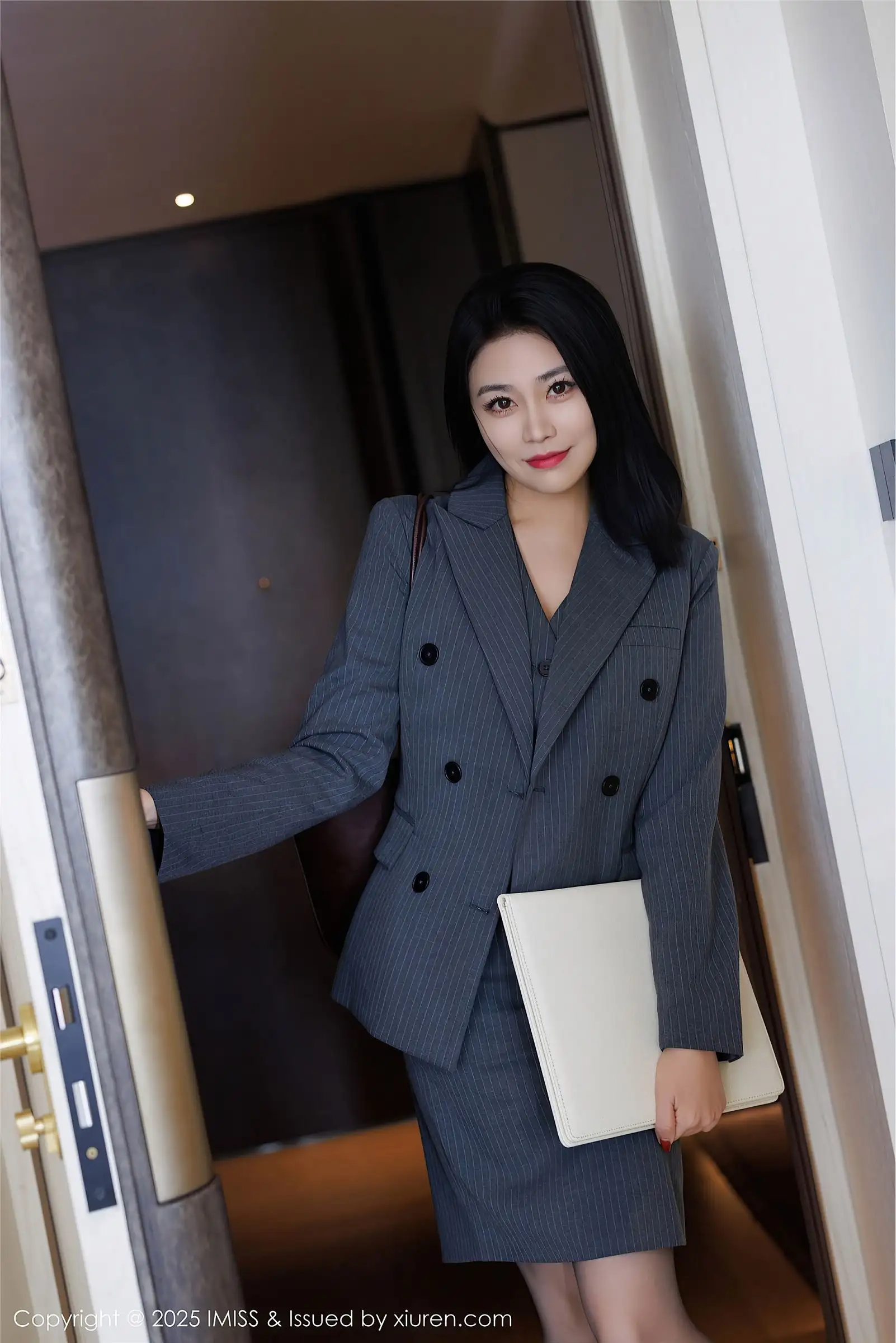 [IMISS爱蜜社] 2025.03.19 NO.787 许诺Sabrina