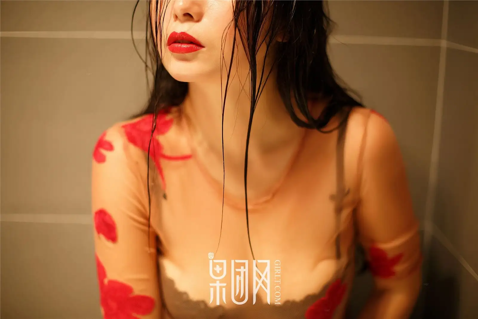 [果团网美女图片] 2017.10.04 NO.074 红霓裳