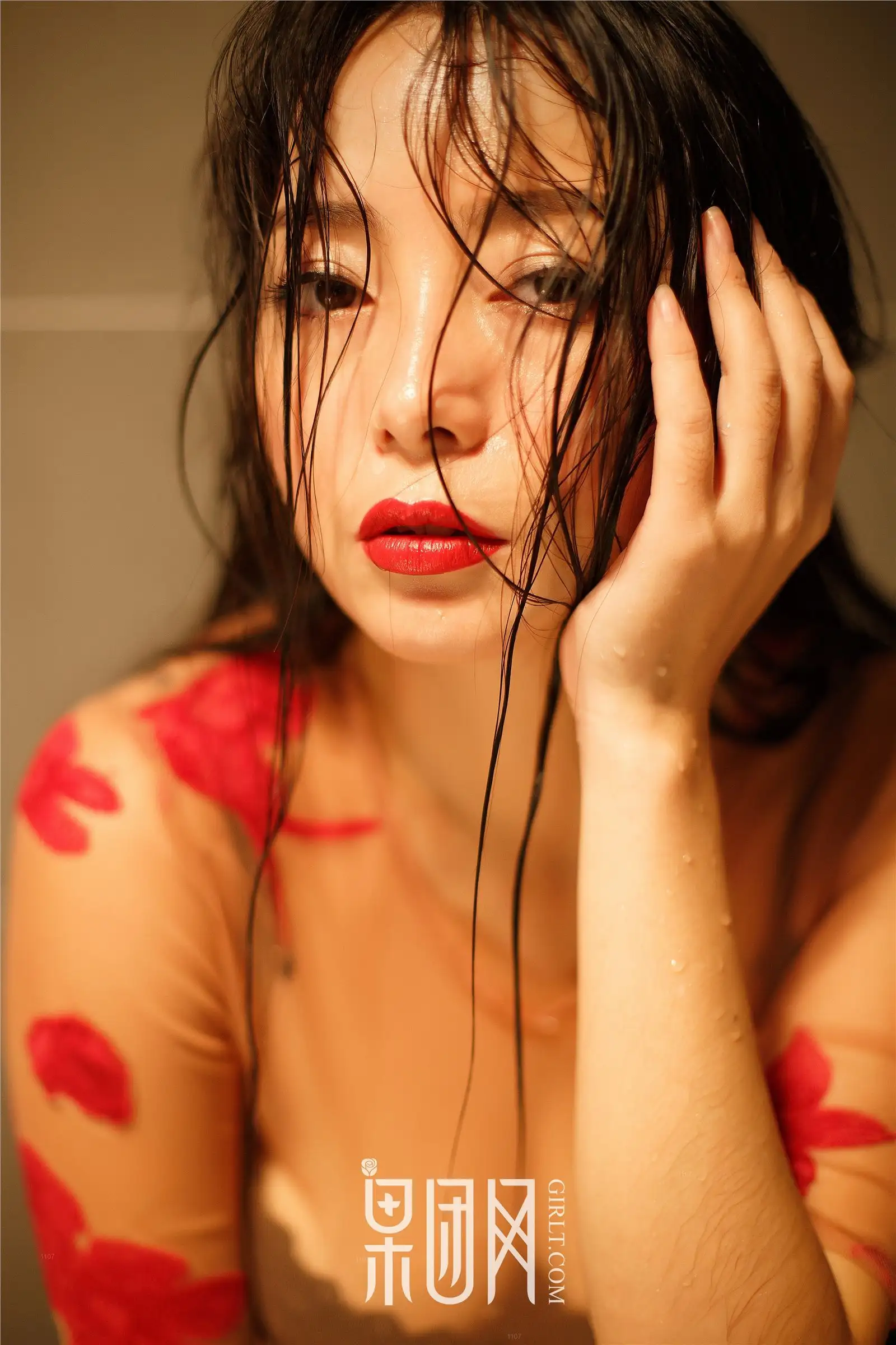 [果团网美女图片] 2017.10.04 NO.074 红霓裳