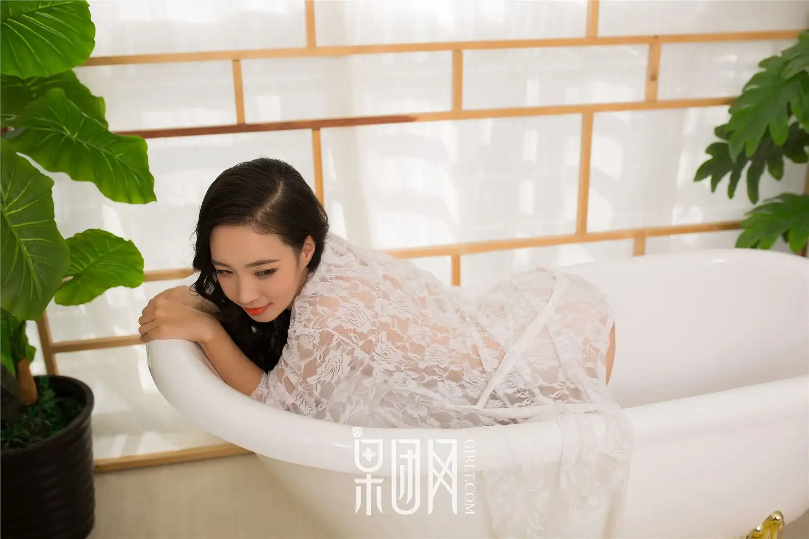 [果团网美女图片] 2017.10.28 NO.085 白色蕾丝