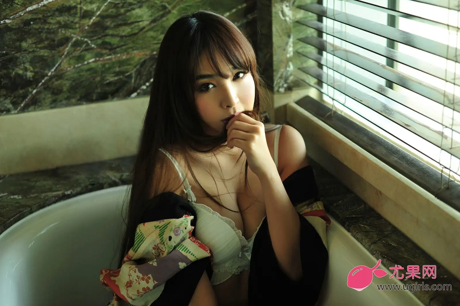 [Ugirls尤果写真] 2014.04.21 第13期 张译文