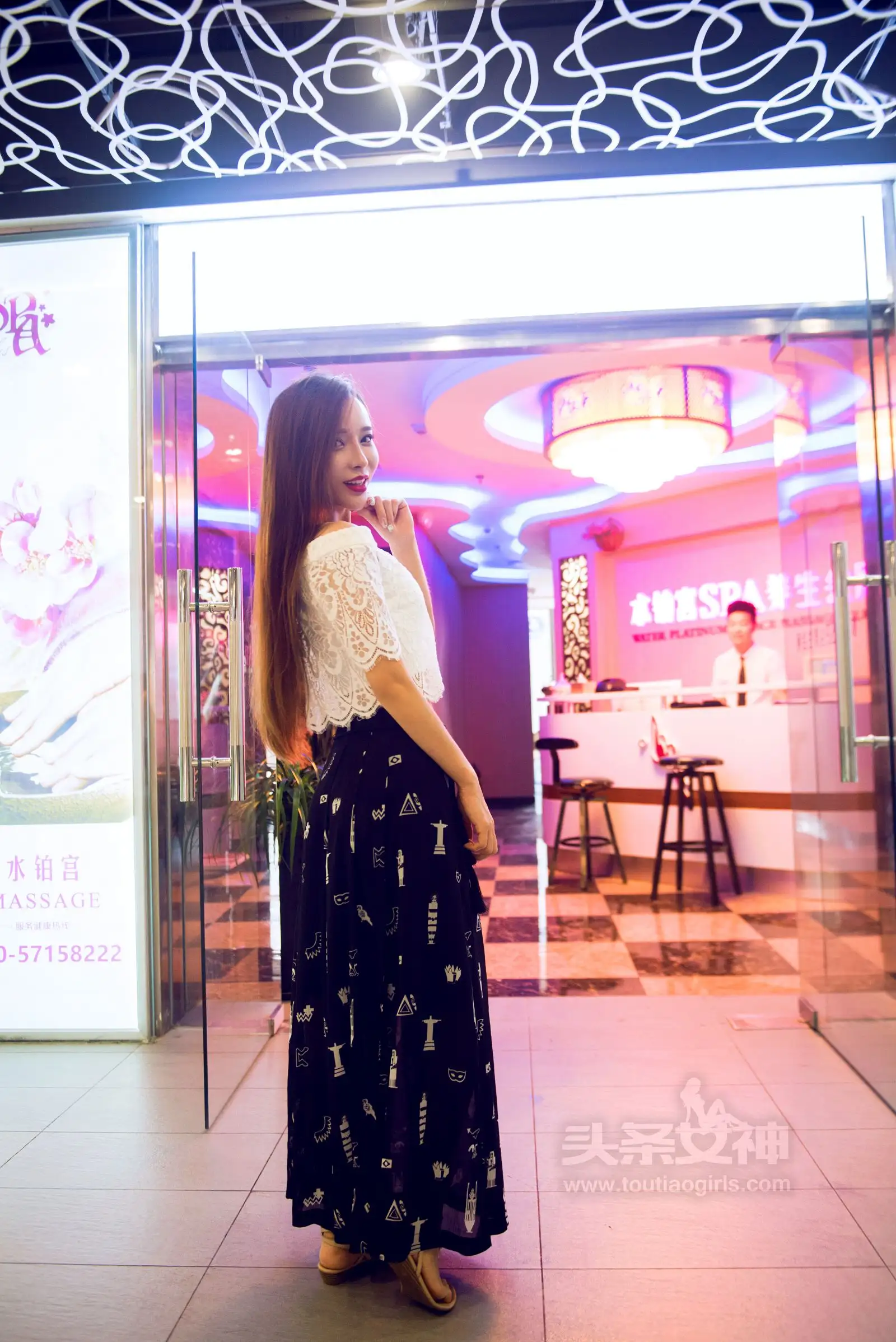 [Toutiaogirls] 2017.08.30 女神探店水铂宫篇 艾小青
