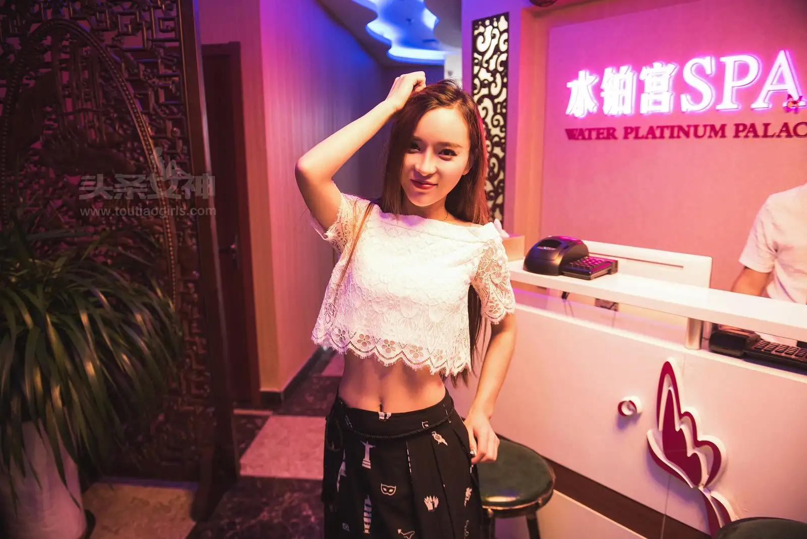 [Toutiaogirls] 2017.08.30 女神探店水铂宫篇 艾小青