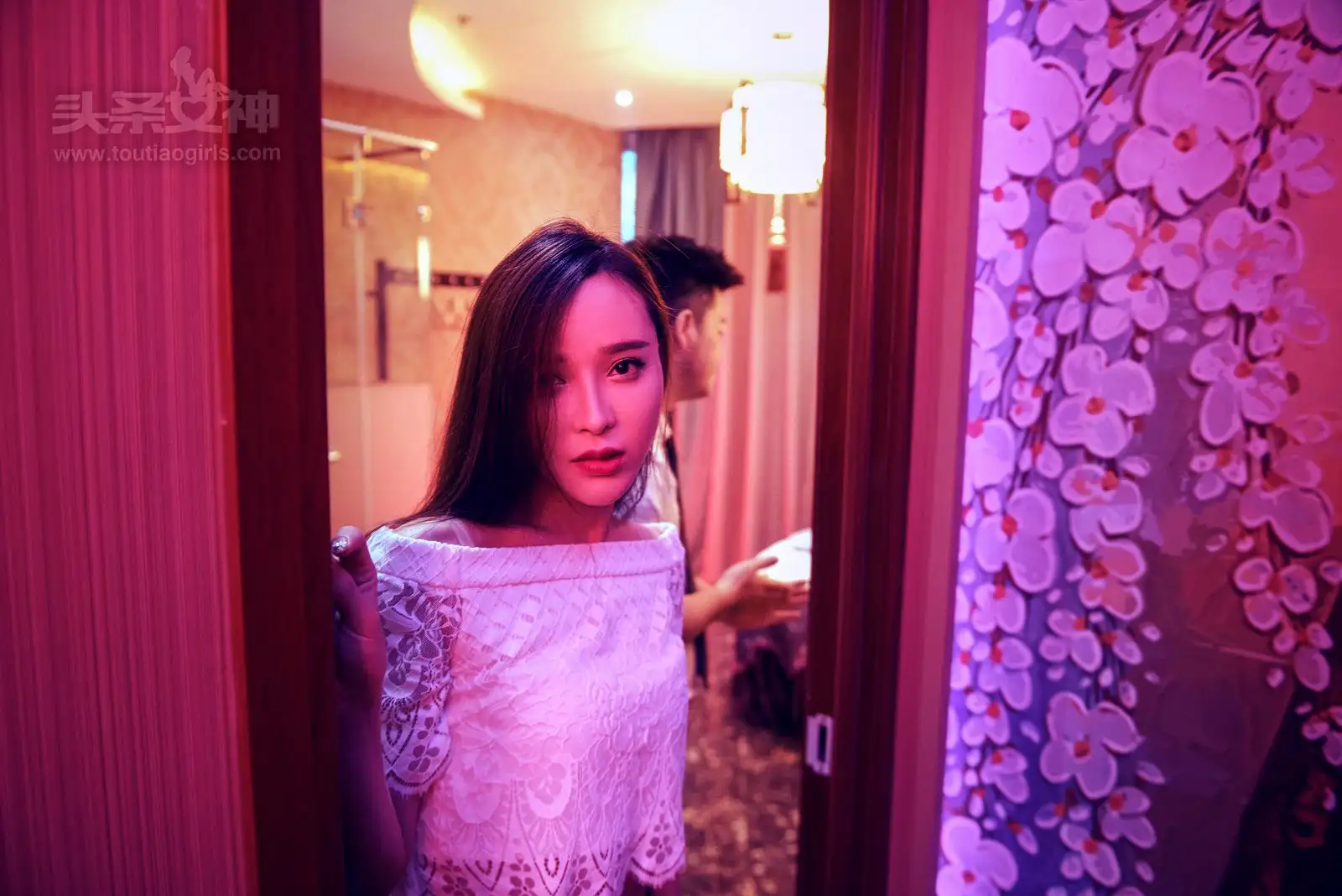 [Toutiaogirls] 2017.08.30 女神探店水铂宫篇 艾小青