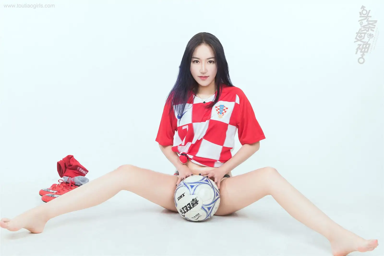 [Toutiaogirls] 2018.07.15 女神预测世界杯决赛易阳