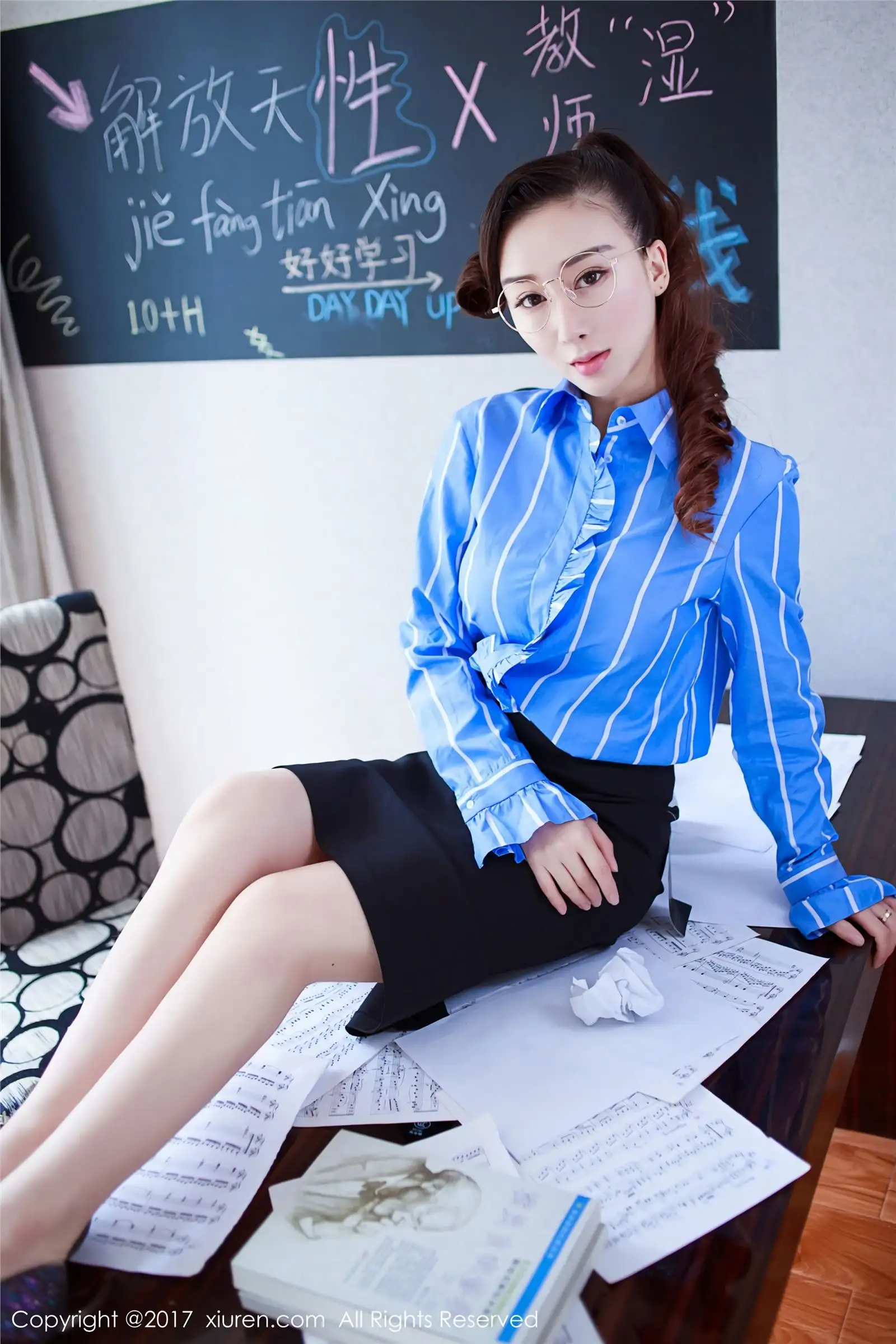 [秀人XIUREN] 2017.11.22 NO.852 教师OL 邹晶晶女王