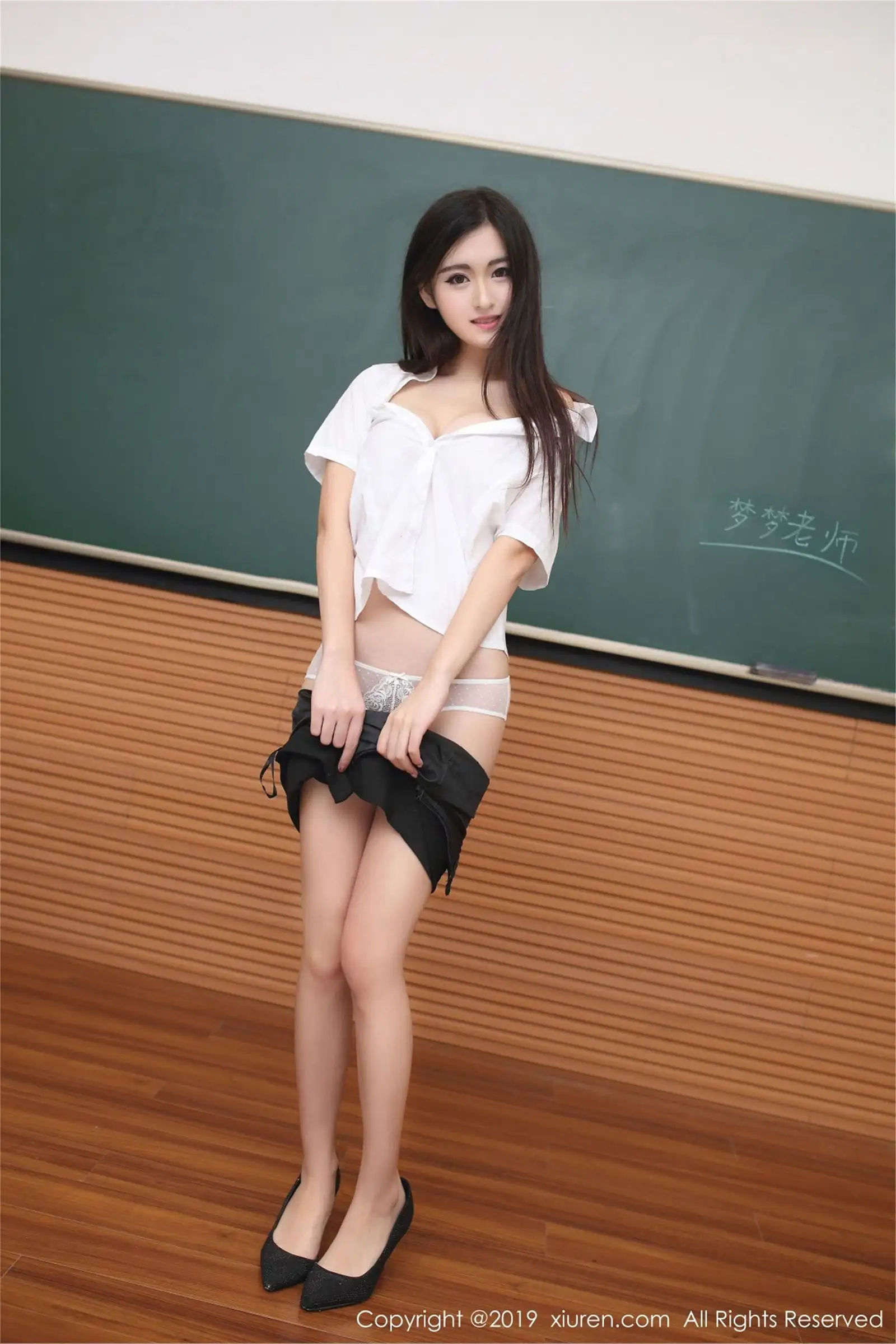 [XIUREN秀人网] 2019.05.31 NO.1480 梦梦老师”性感写真 沈梦瑶