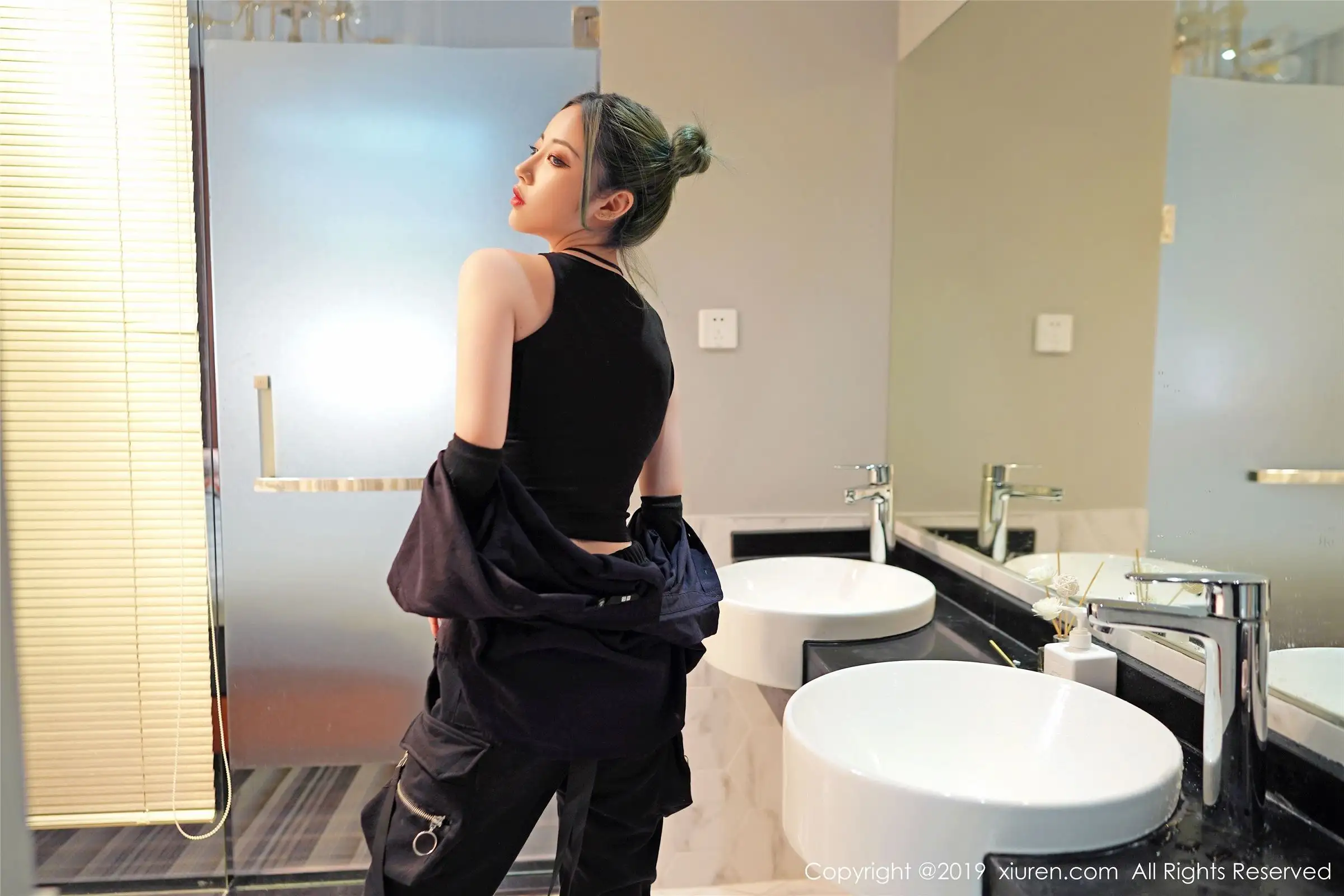 [XIUREN秀人网] 2019.07.16 NO.1550 拥有清秀的容颜与曼妙的身材 贾诗晗