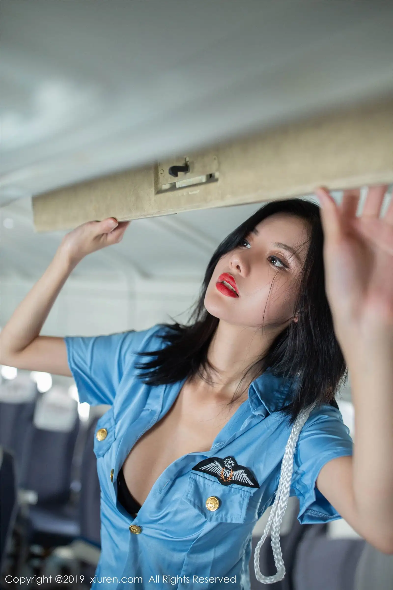 [XIUREN秀人网] 2019.11.08 NO.1781 短裙延伸下的丝_袜美_腿翘臀 就是阿朱啊