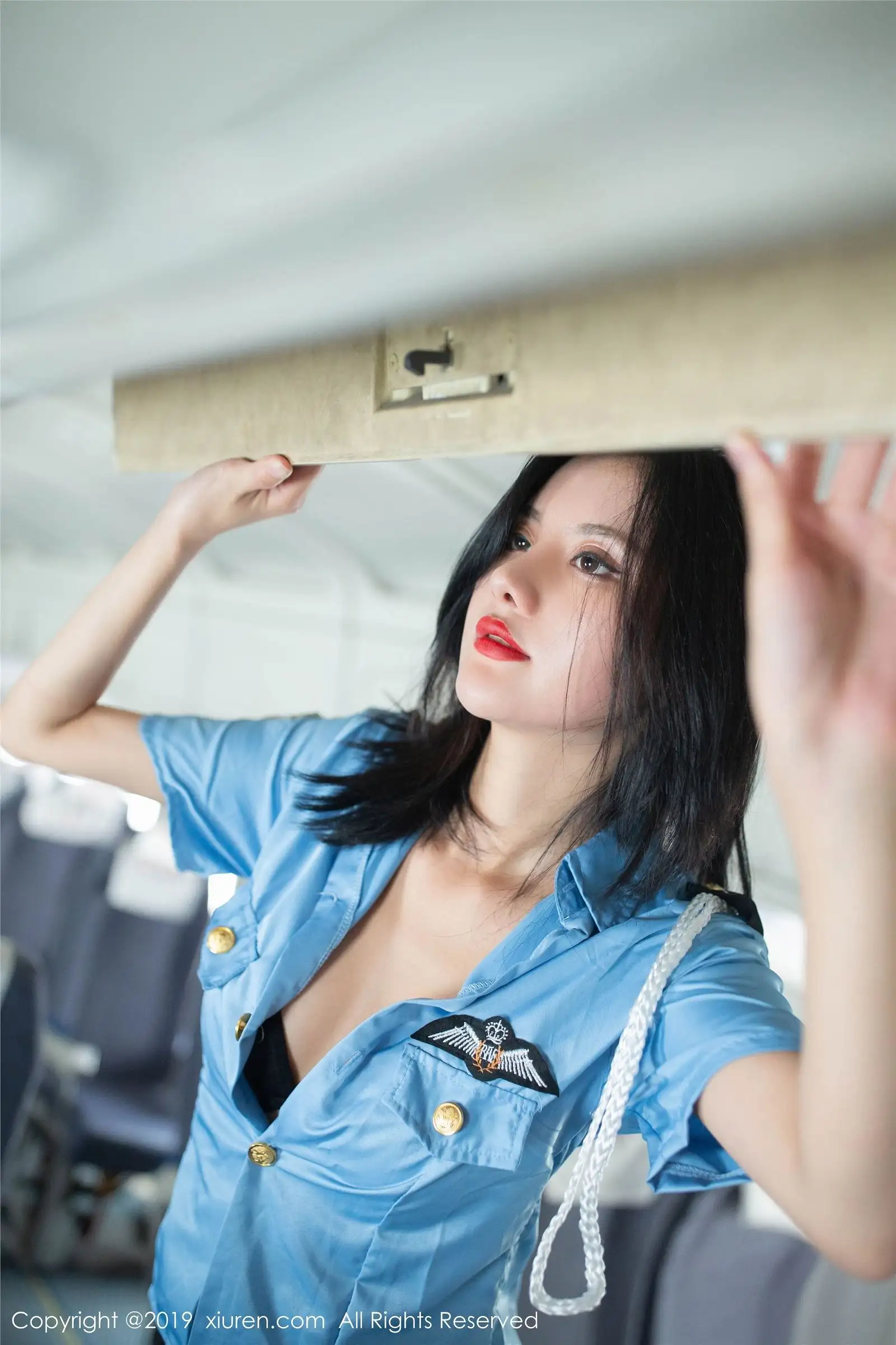 [XIUREN秀人网] 2019.11.08 NO.1781 短裙延伸下的丝_袜美_腿翘臀 就是阿朱啊