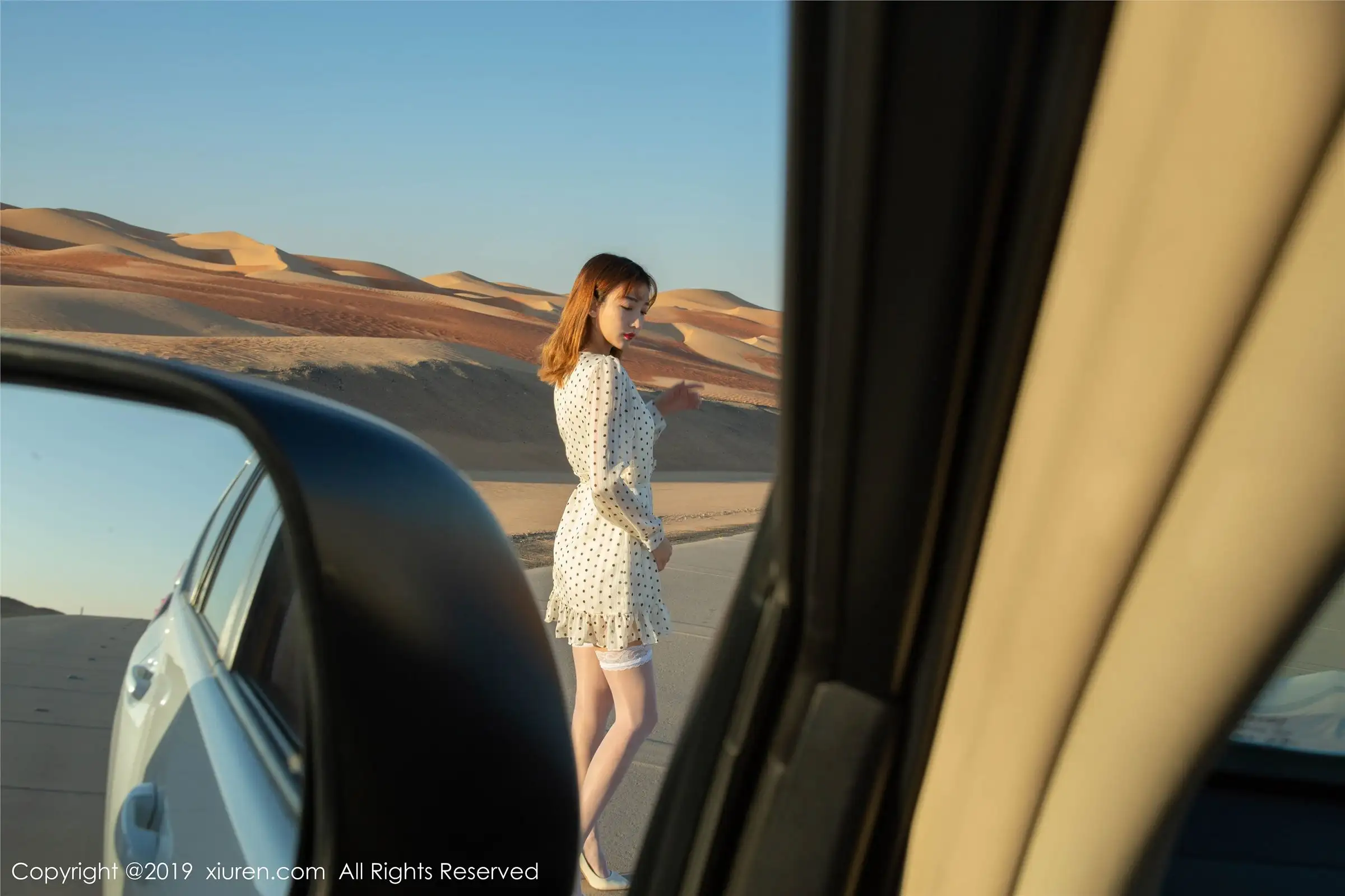 [XIUREN秀人网] 2019.12.20 NO.1865 搭配蕾丝服饰的性感娇躯 陆萱萱