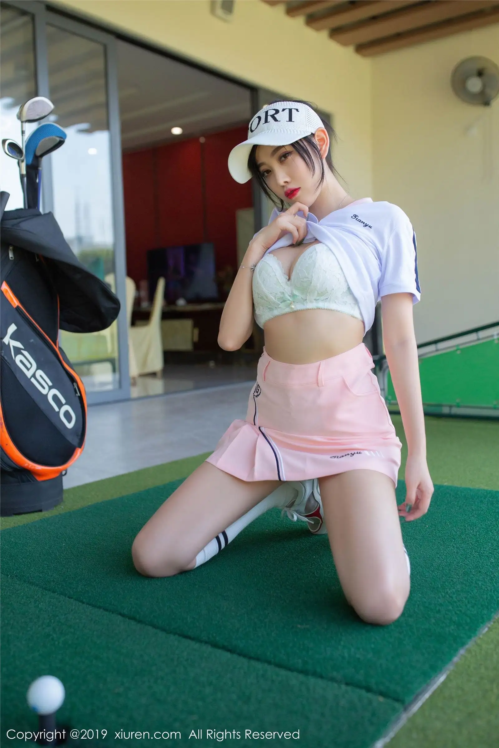 [XIUREN秀人网] 2019.12.24 NO.1874 高尔夫性感女神 杨晨晨sugar