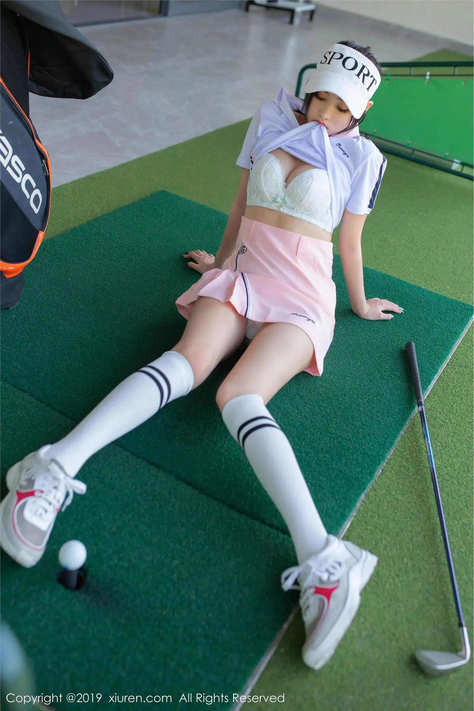 [XIUREN秀人网] 2019.12.24 NO.1874 高尔夫性感女神 杨晨晨sugar