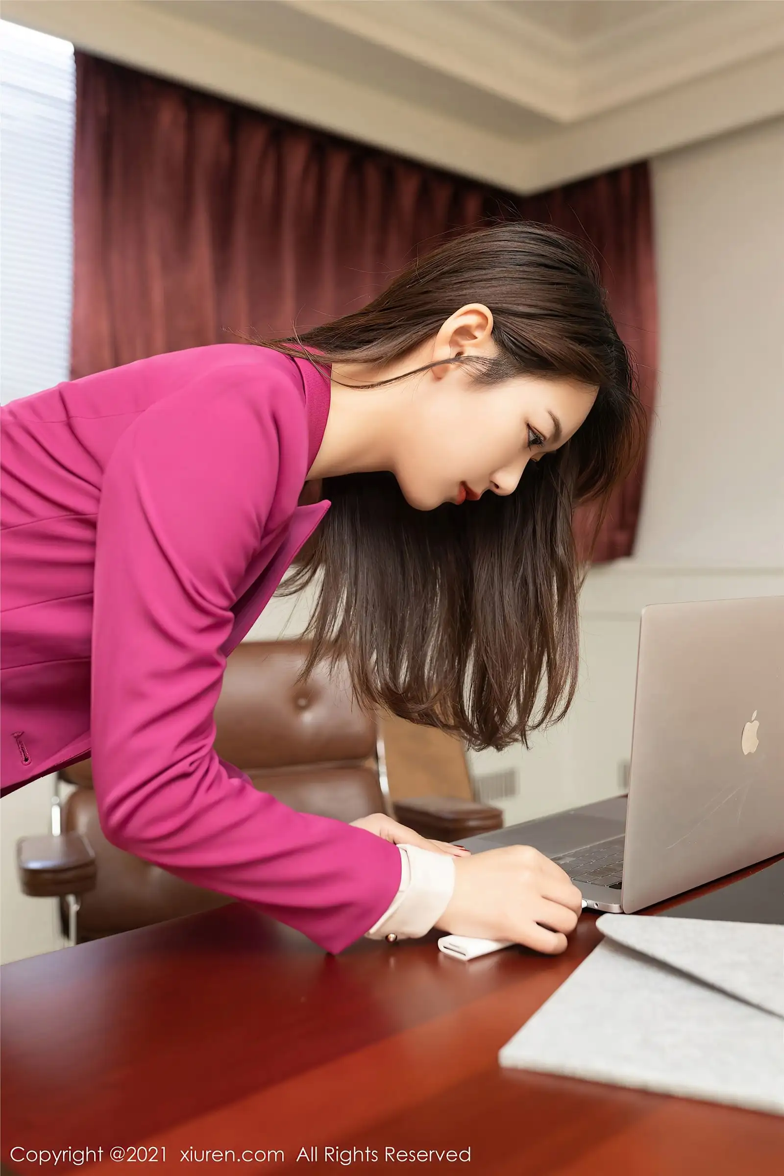 [XIUREN秀人网] 2021.03.02 NO.3156 唐安琪 秘书 丝袜