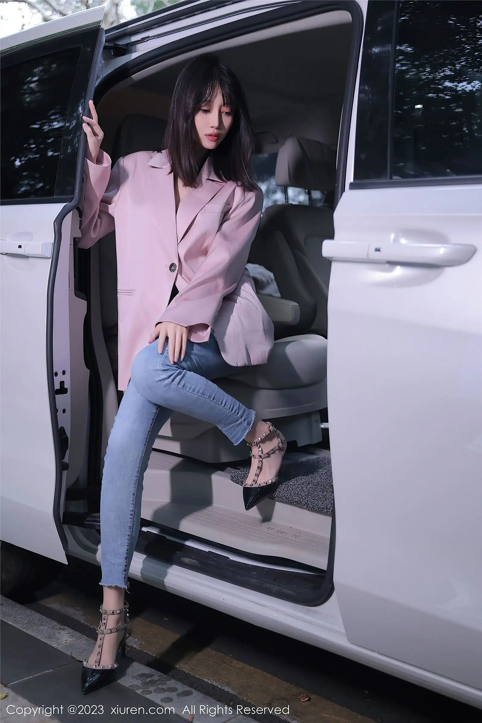 [XIUREN秀人网] 2023.03.03 NO.6355 玥儿玥er 万宁旅拍