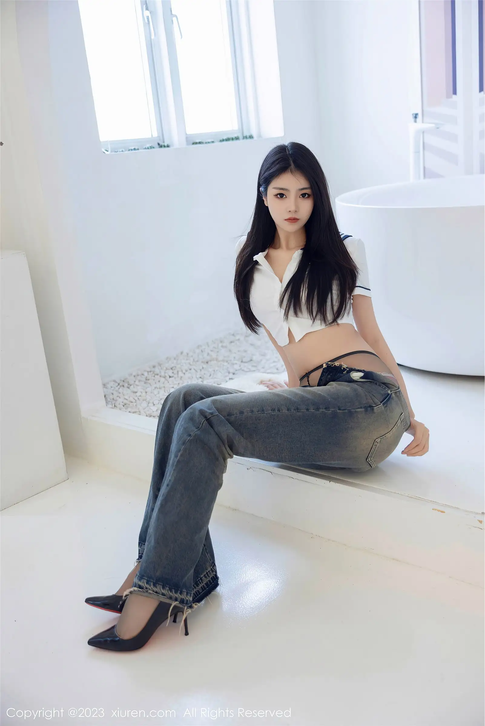 [XIUREN秀人网] 2023.07.05 NO.7027 可樂Vicky 牛仔裤