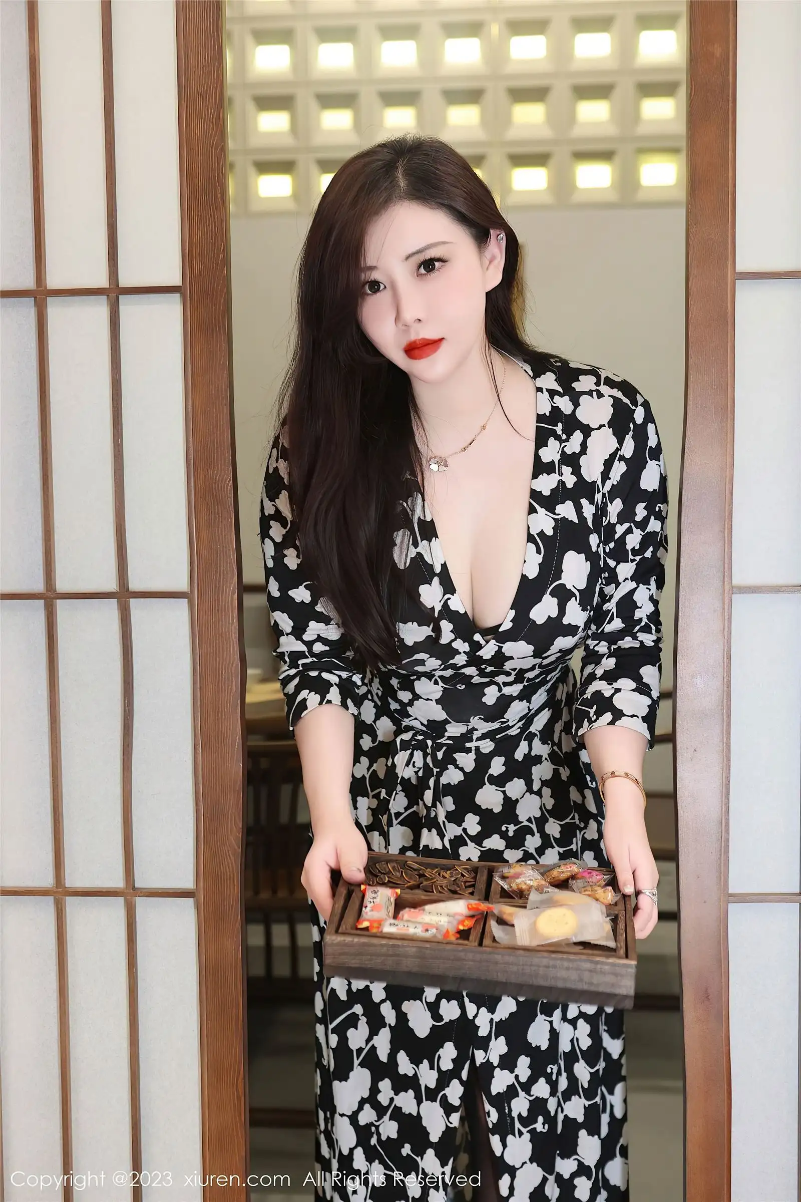 [XIUREN秀人网] 2023.10.23 NO.7548 王婉悠Queen