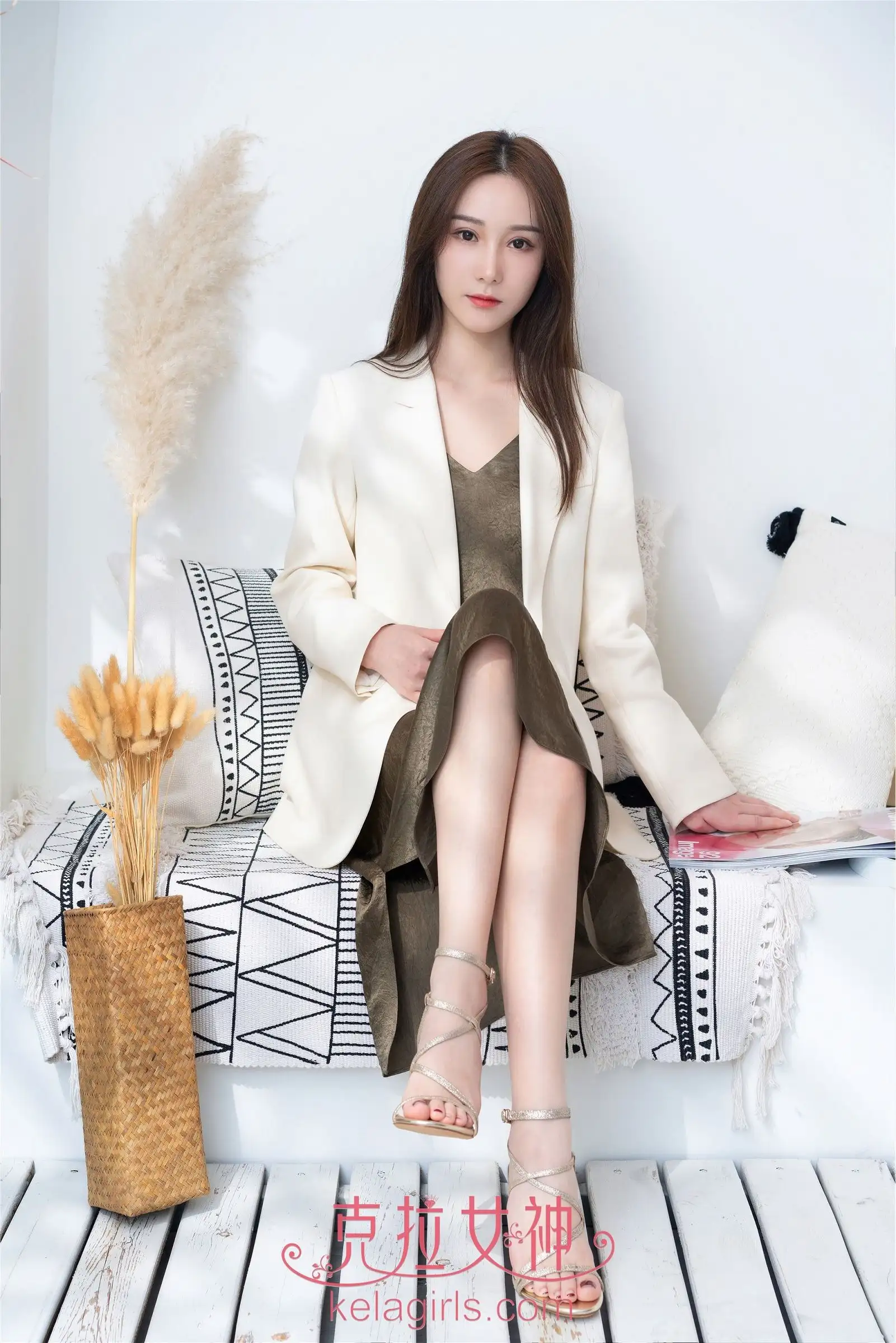 [KeLaGirls克拉女神] 2020.05.20《小脚与西服》小芙