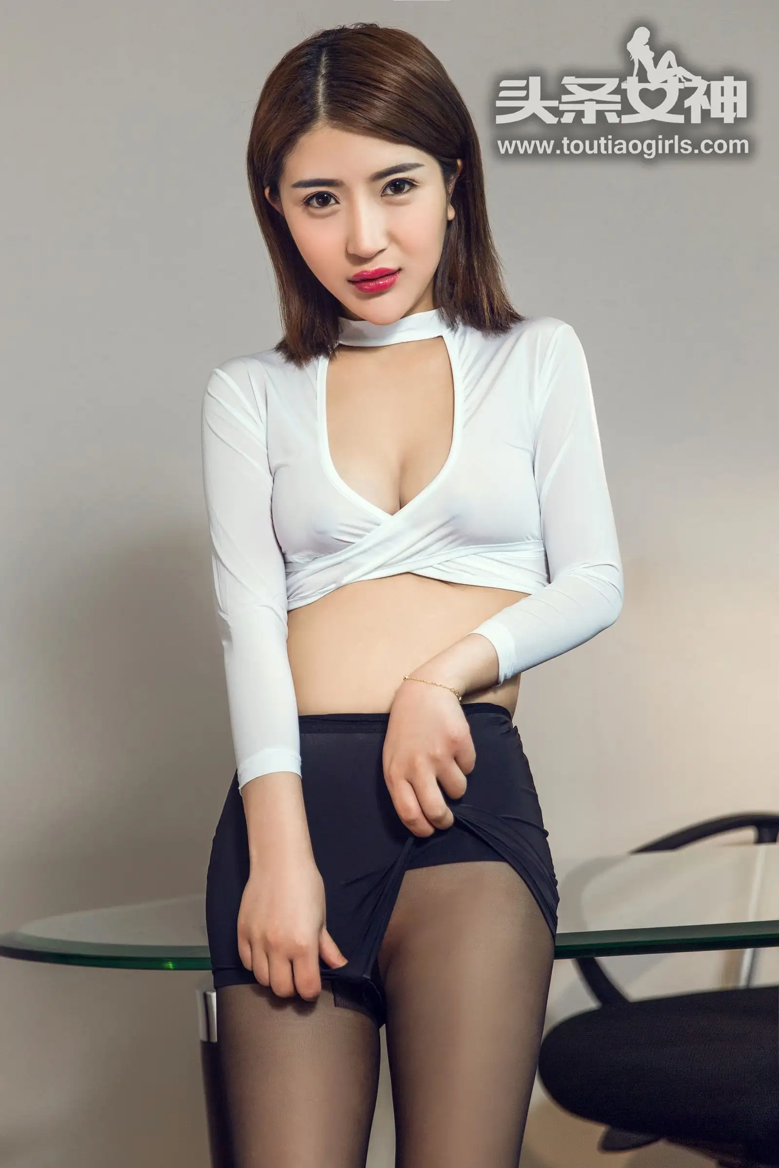 [Toutiaogirls] 2017.08.26 可人俏秘书 滢儿
