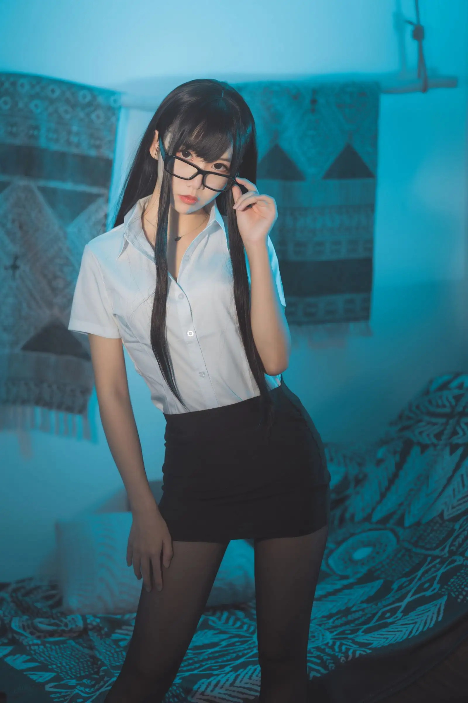 [Coser面饼仙儿] NO.042 黑丝OL