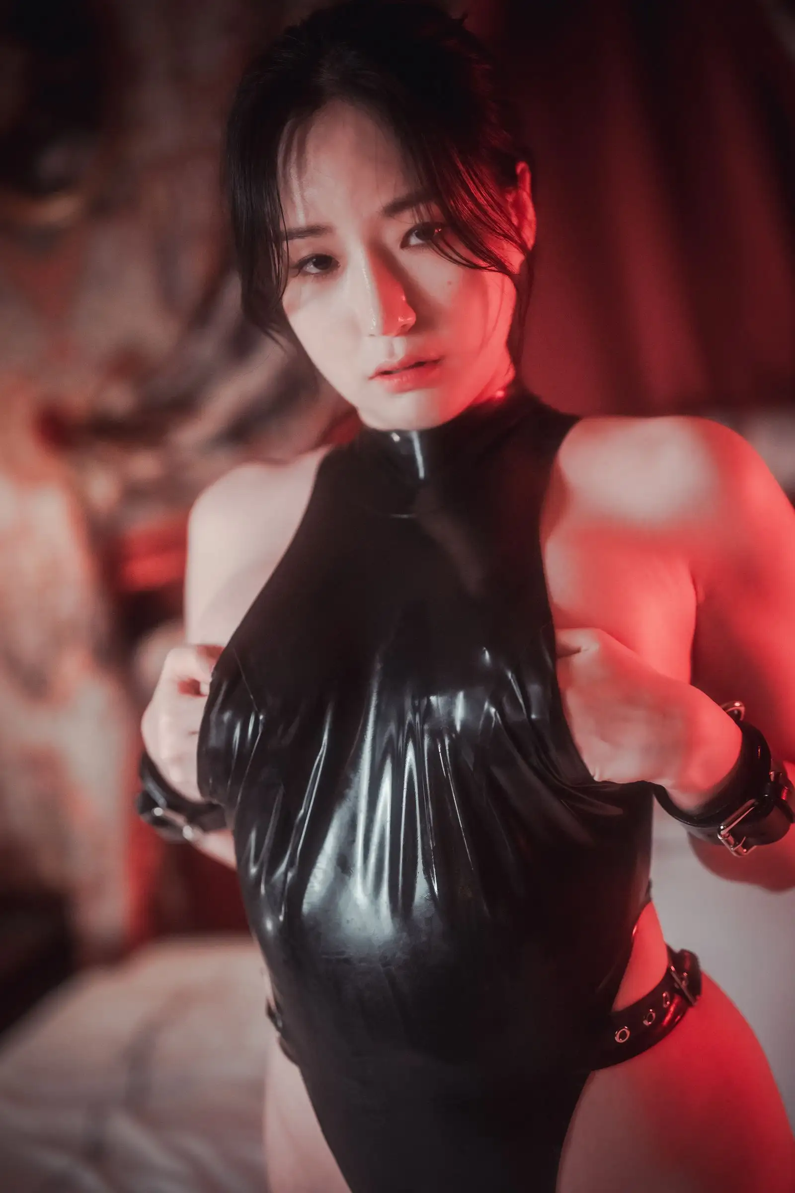 [DJAWA] Photo – PIA  Cling to Latex
