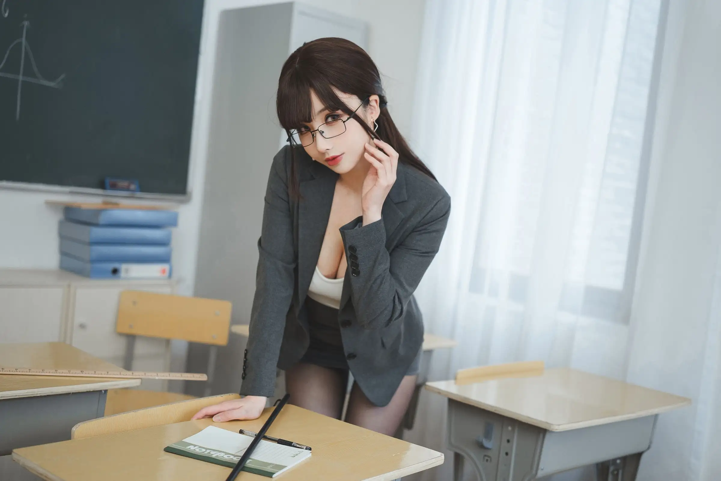 [rioko凉凉子] NO.086《年上の韵》奇怪的老师