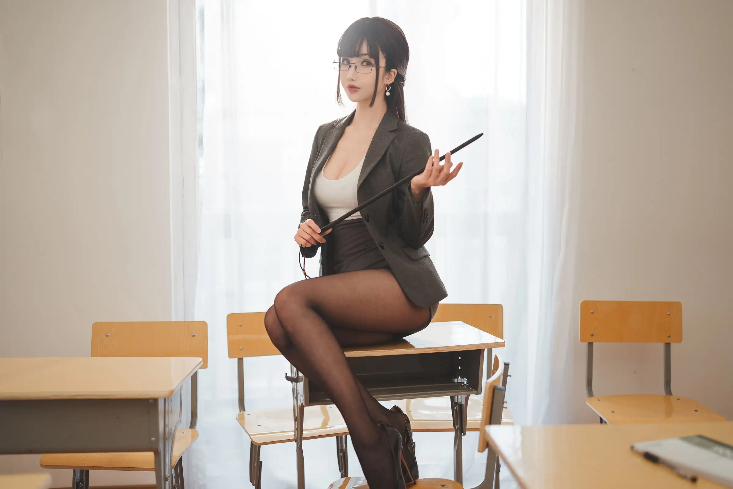 [rioko凉凉子] NO.086《年上の韵》奇怪的老师