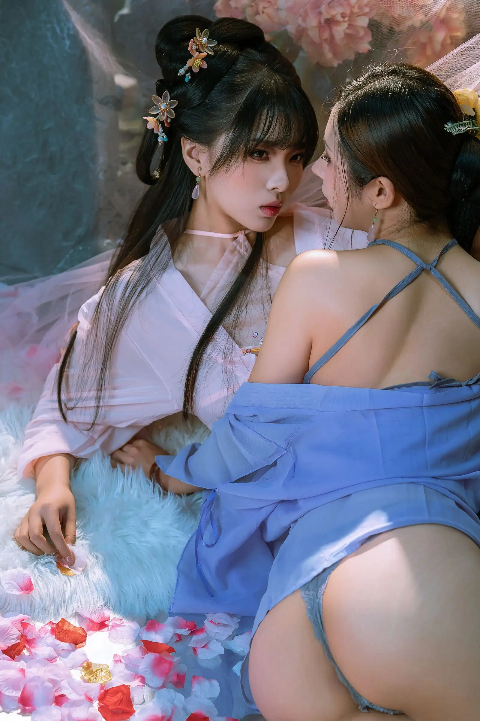 [云溪溪] NO.088 奶桃桃&轩萧学姐 – 绸缎