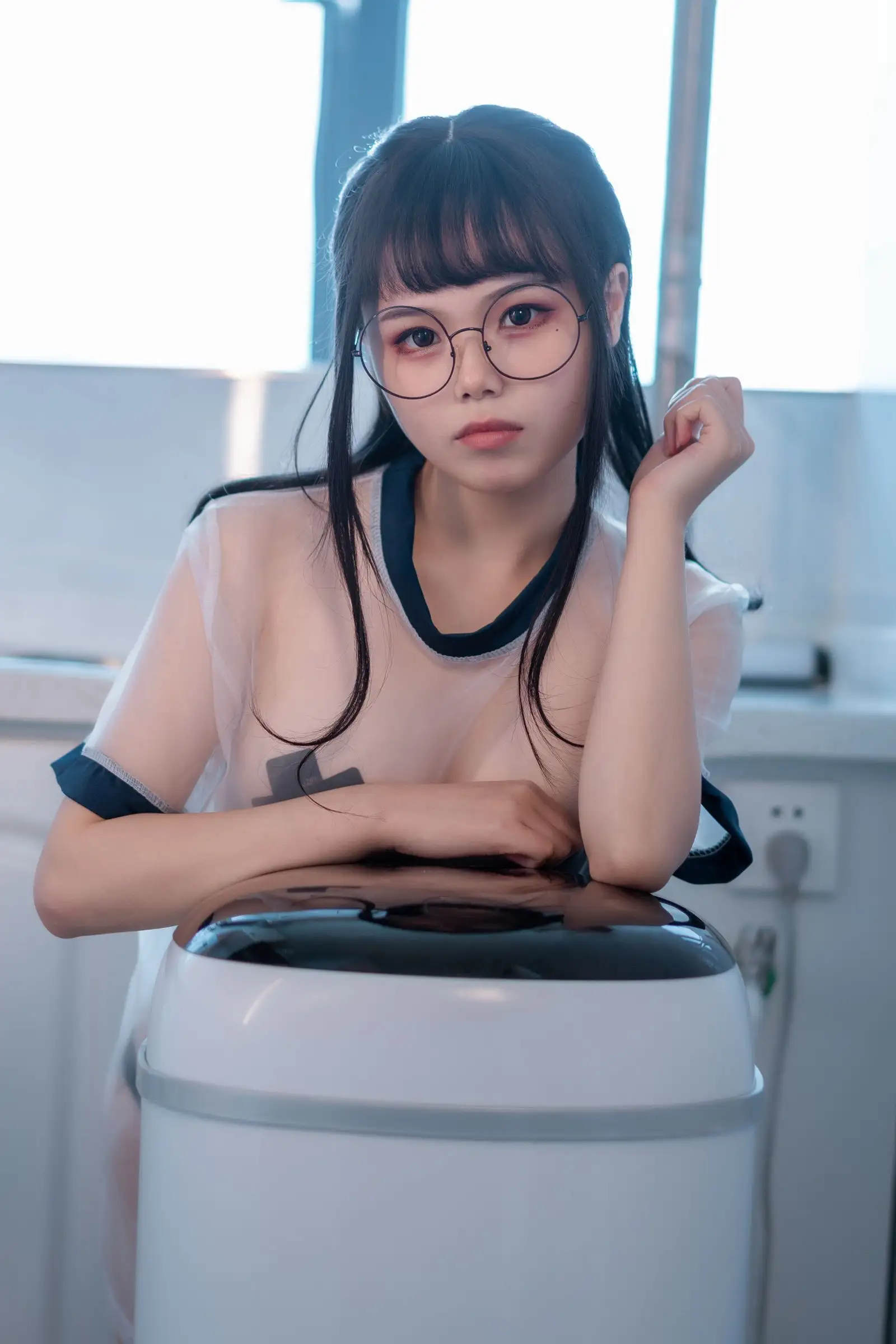 [七月喵子] NO.009 喝酸奶的眼镜娘