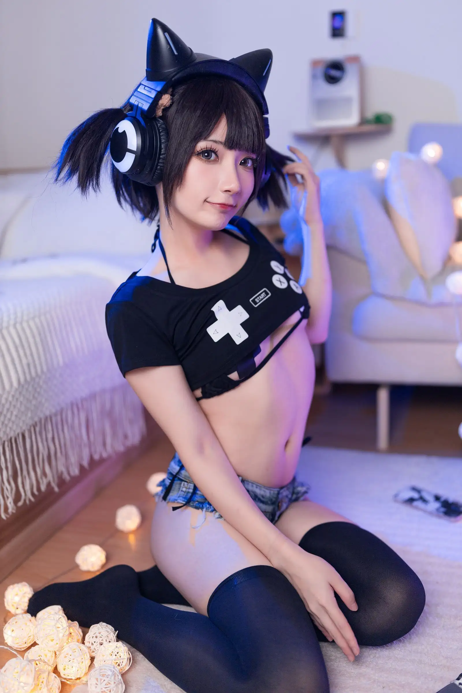 [是三不是世w] NO.041 偷玩游戏机的少女
