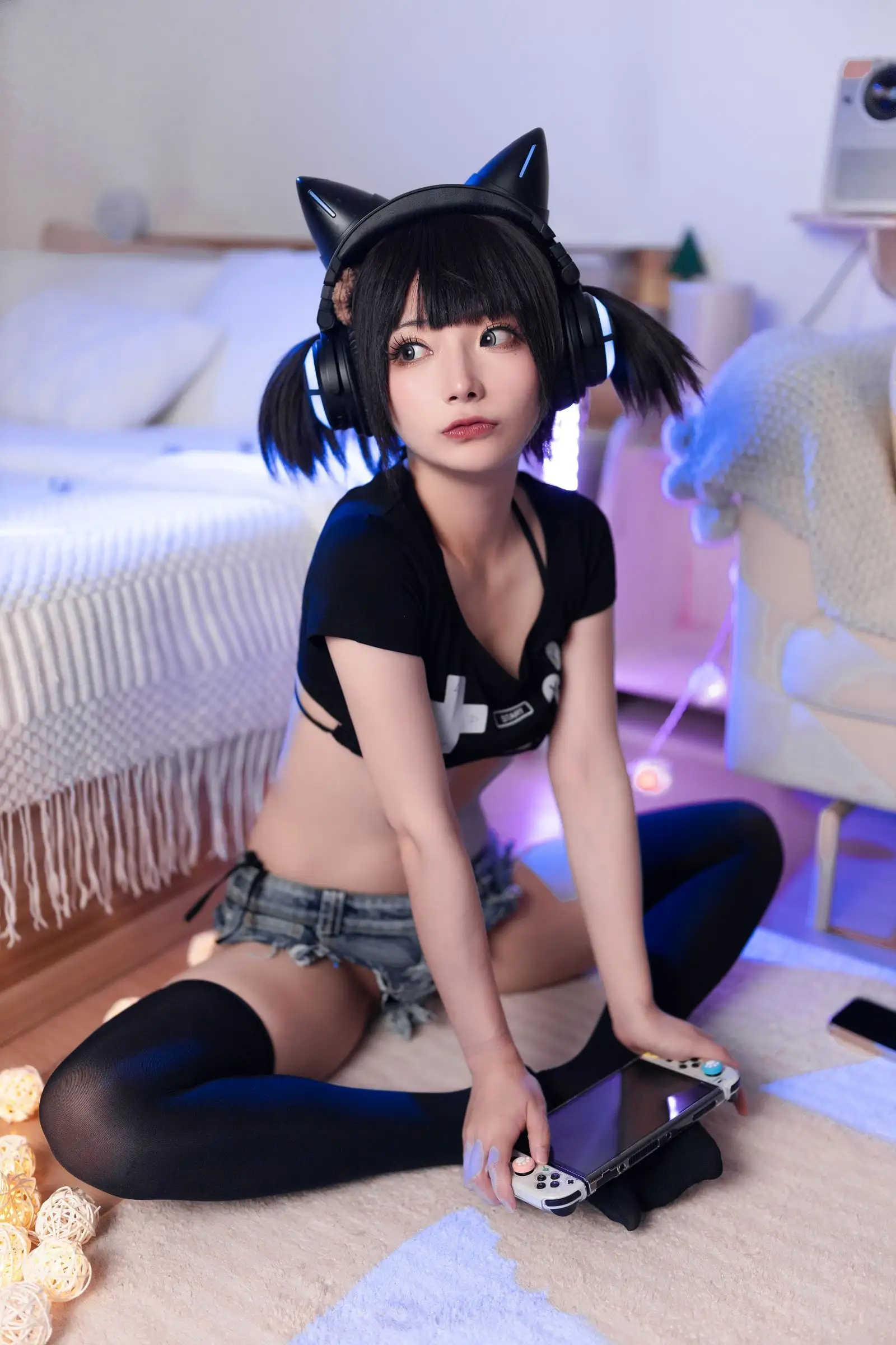 [是三不是世w] NO.041 偷玩游戏机的少女