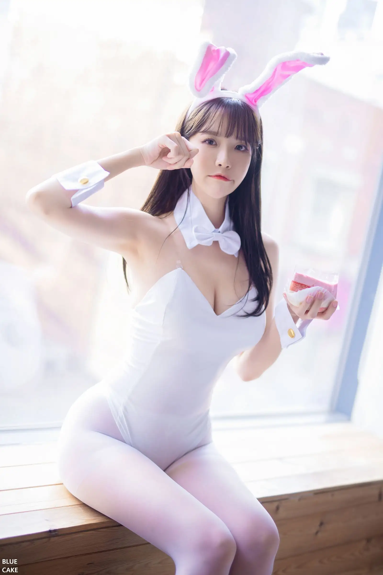 [BlueCake] Ahrin – White and Black Bunny 01
