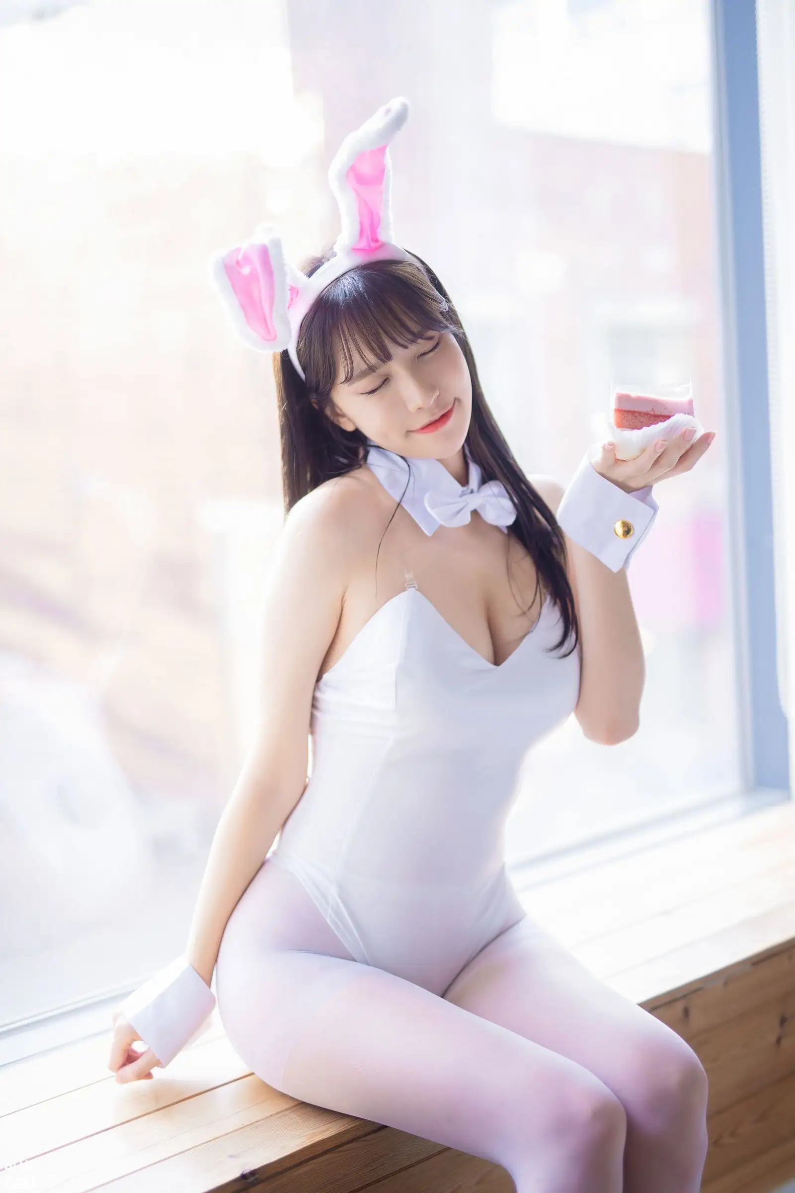 [BlueCake] Ahrin – White and Black Bunny 01