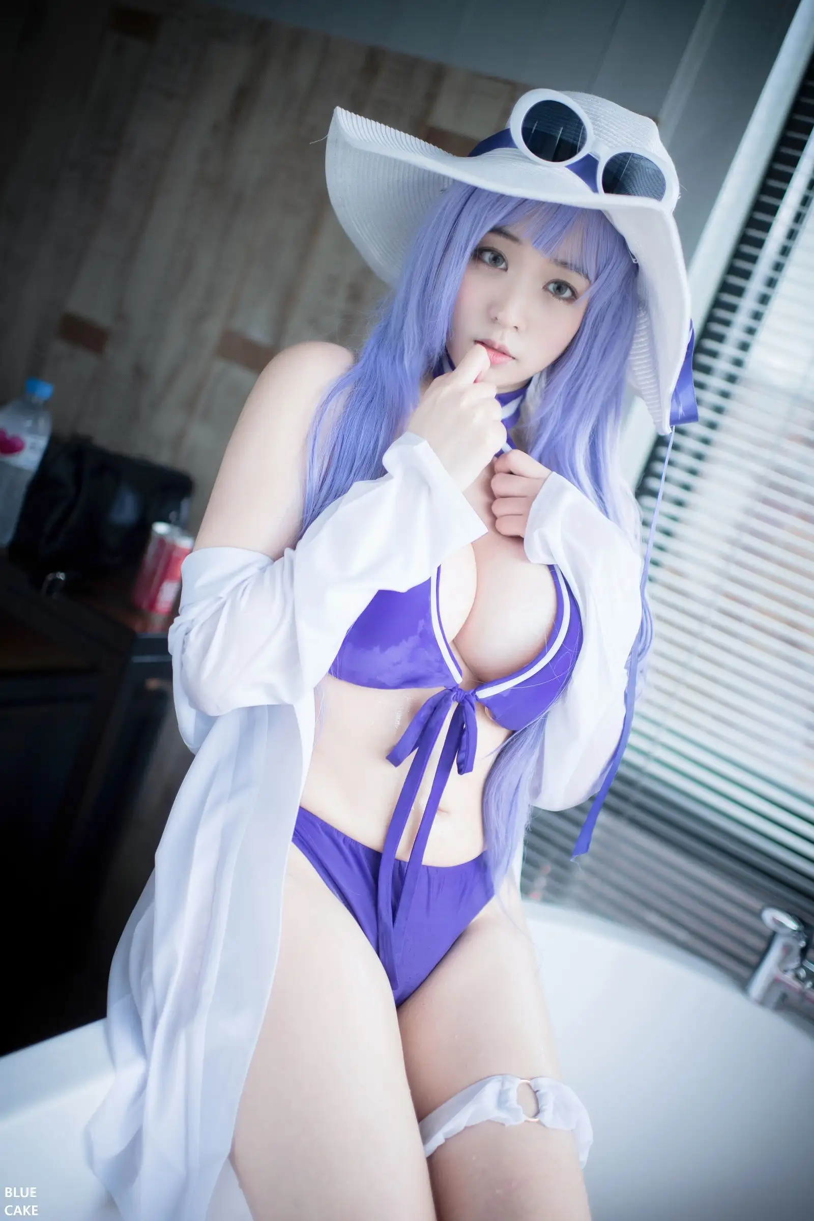[BlueCake] Nono – Pool Party Caitlyn