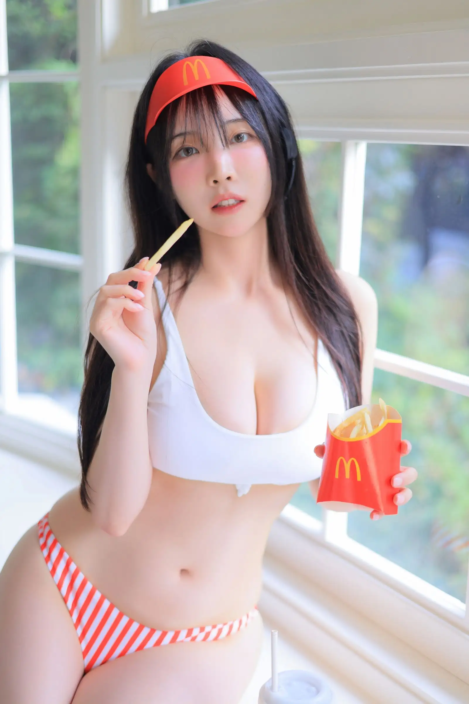 [Patreon] Rina – Sexy waiter